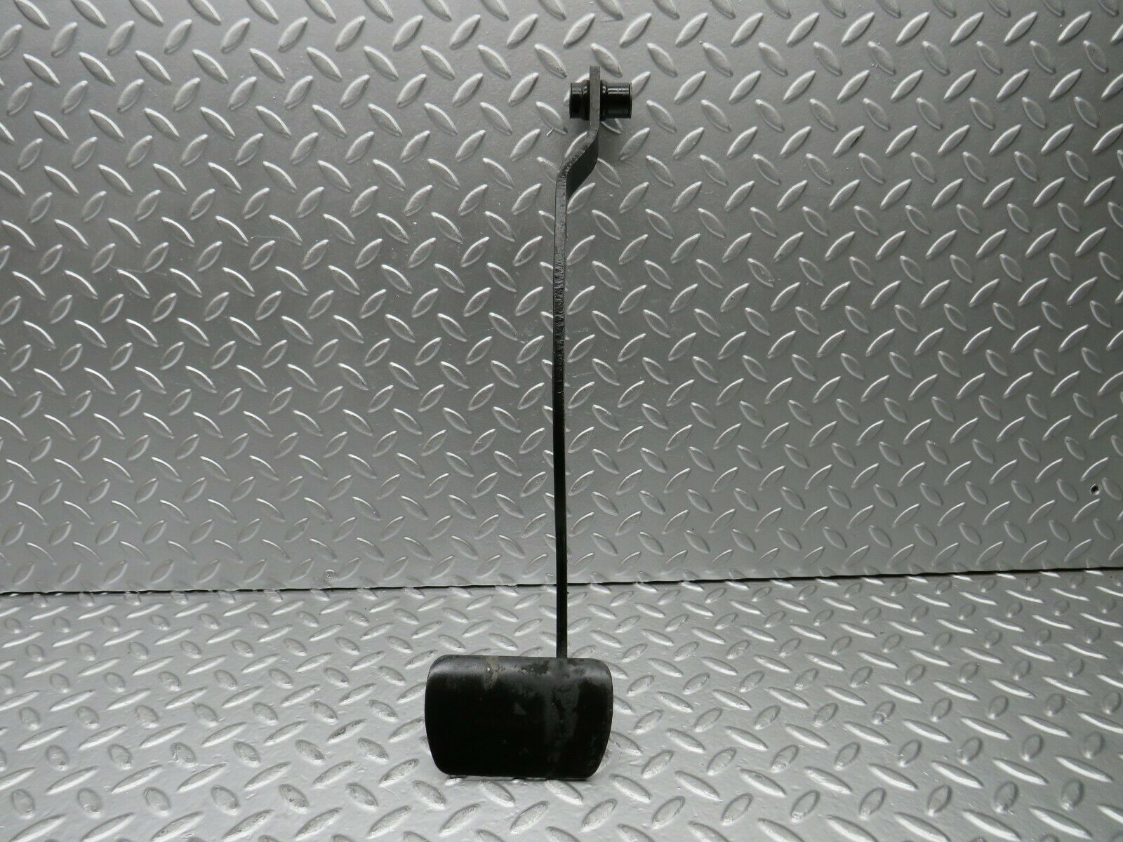 22776 Mercedes-Benz C107 450SLC Coupe Brake Pedal