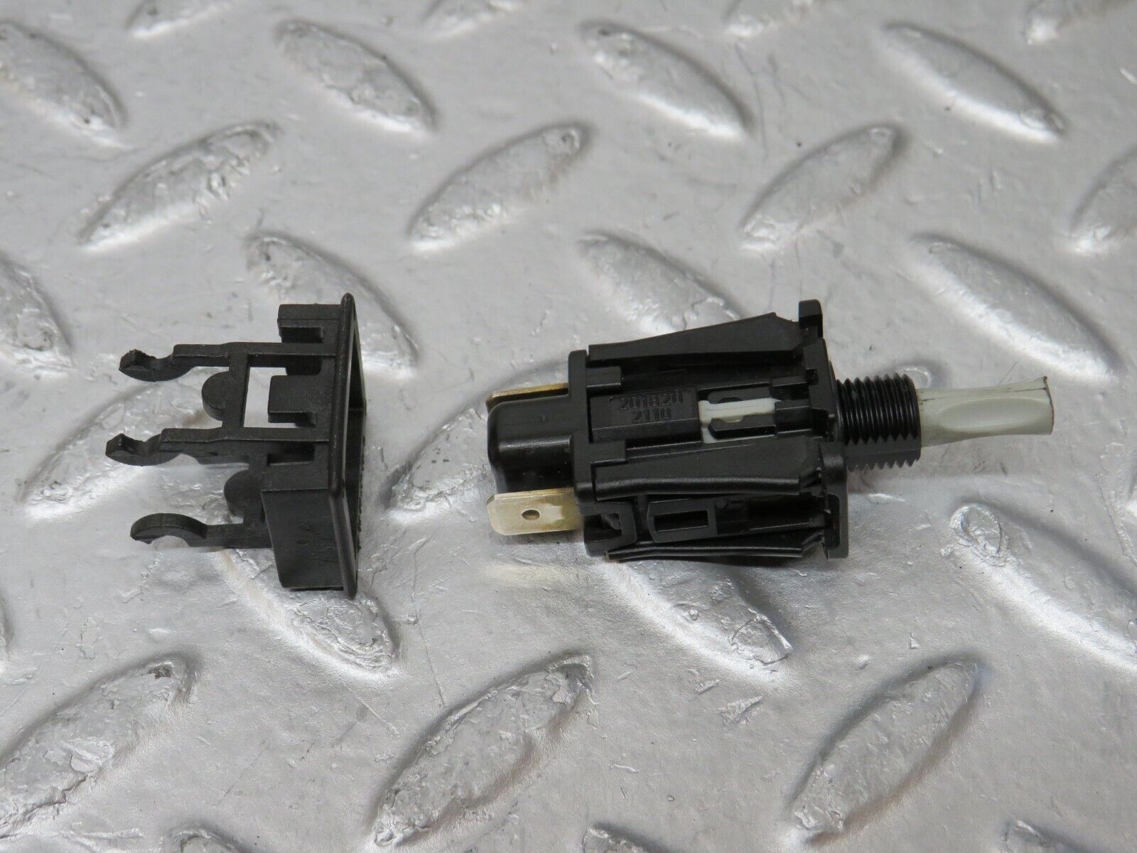 34906 Mercedes-Benz W210 320E Door Contact Switch 2018202110 2024270073