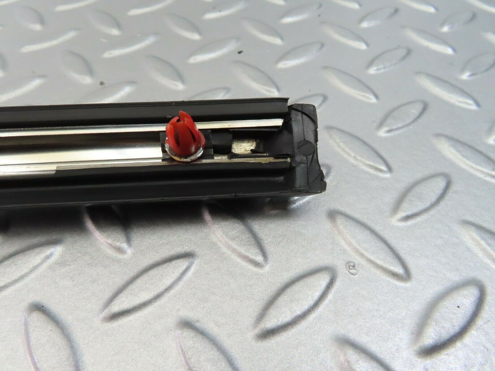 7251 Mercedes-Benz W116 450SE Centre Door Chrome Trim Front Left