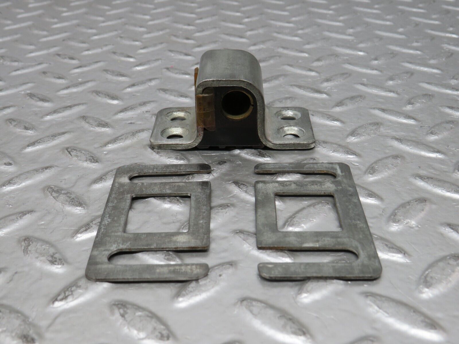 27948 Mercedes-Benz W123 280E Door Lock Latch Left Side