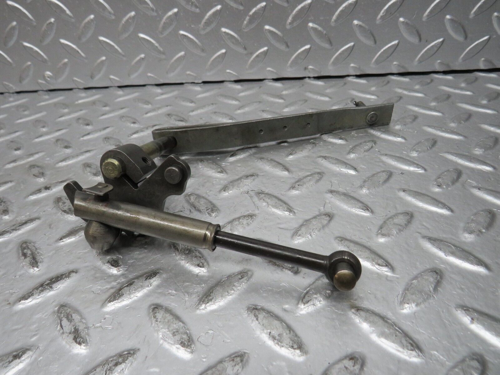 30217 Mercedes-Benz W123 230E Automatic Gearbox Linkage 722.122