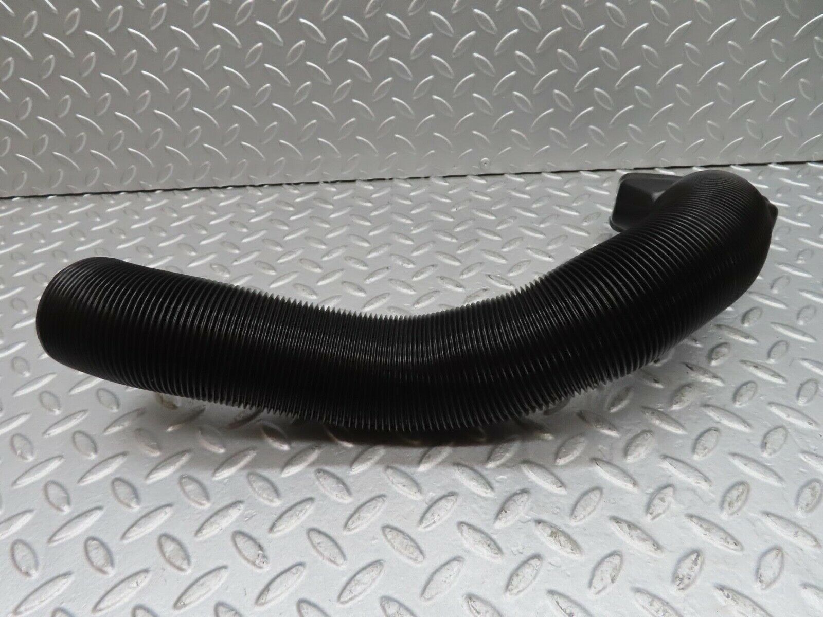 16192 Mercedes-Benz W124 260E Heater Pipe Air Pipe Left Side 1248310846