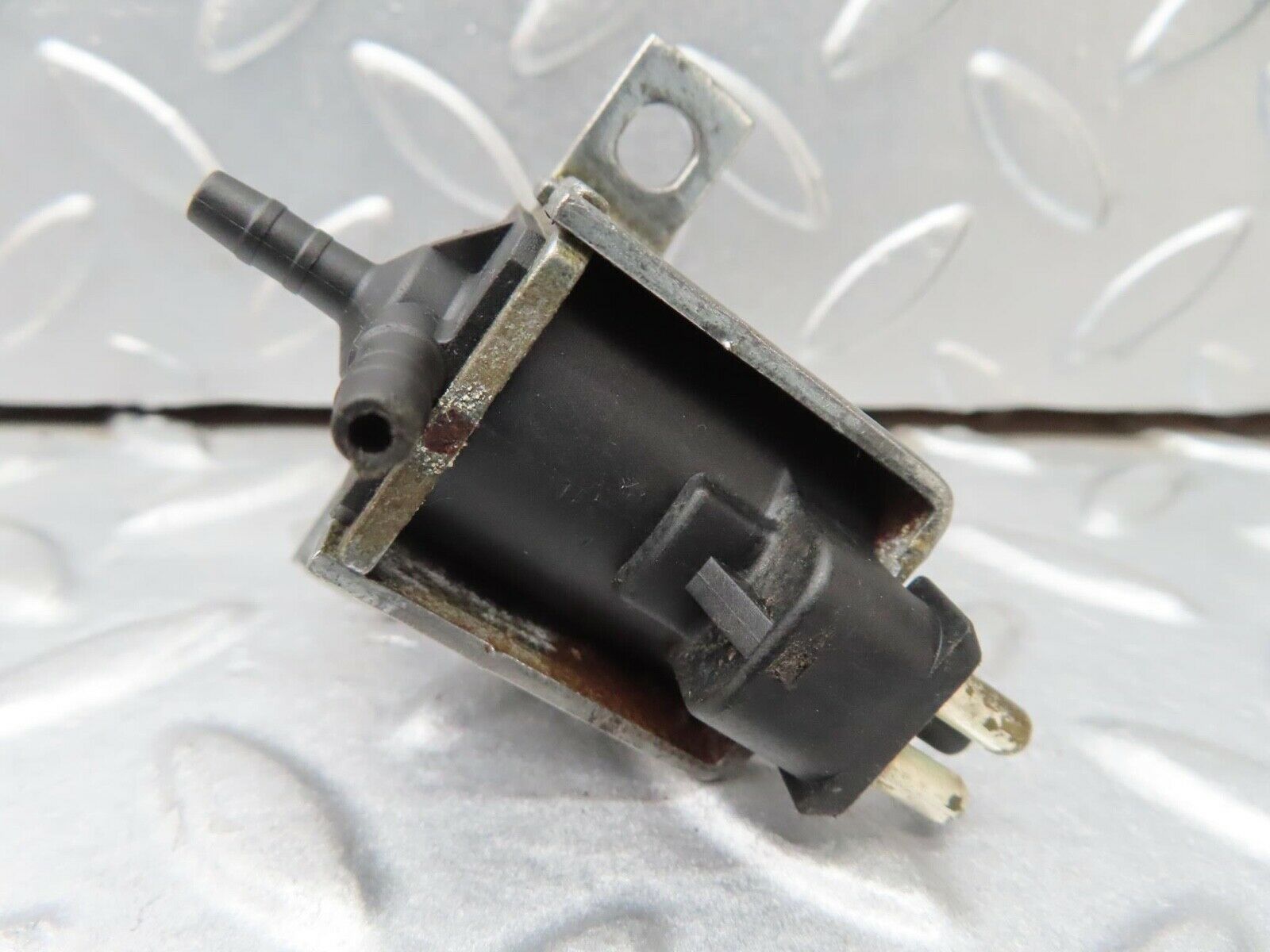 16502 Mercedes-Benz W124 260E Vacuum Control Valve 0015408697