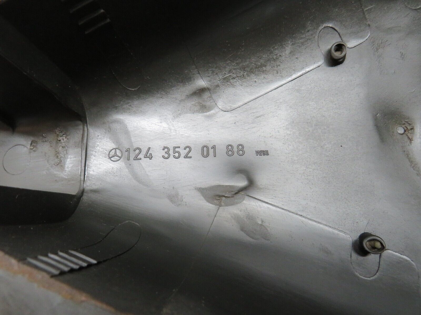 31481 Mercedes-Benz S124 220TE Wagon Rear Control Arm Cover 1243520188