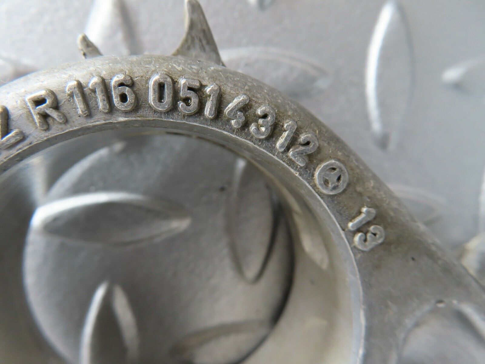 17728 Mercedes-Benz W116 450SEL Camshaft Tower Bearing 1160514312