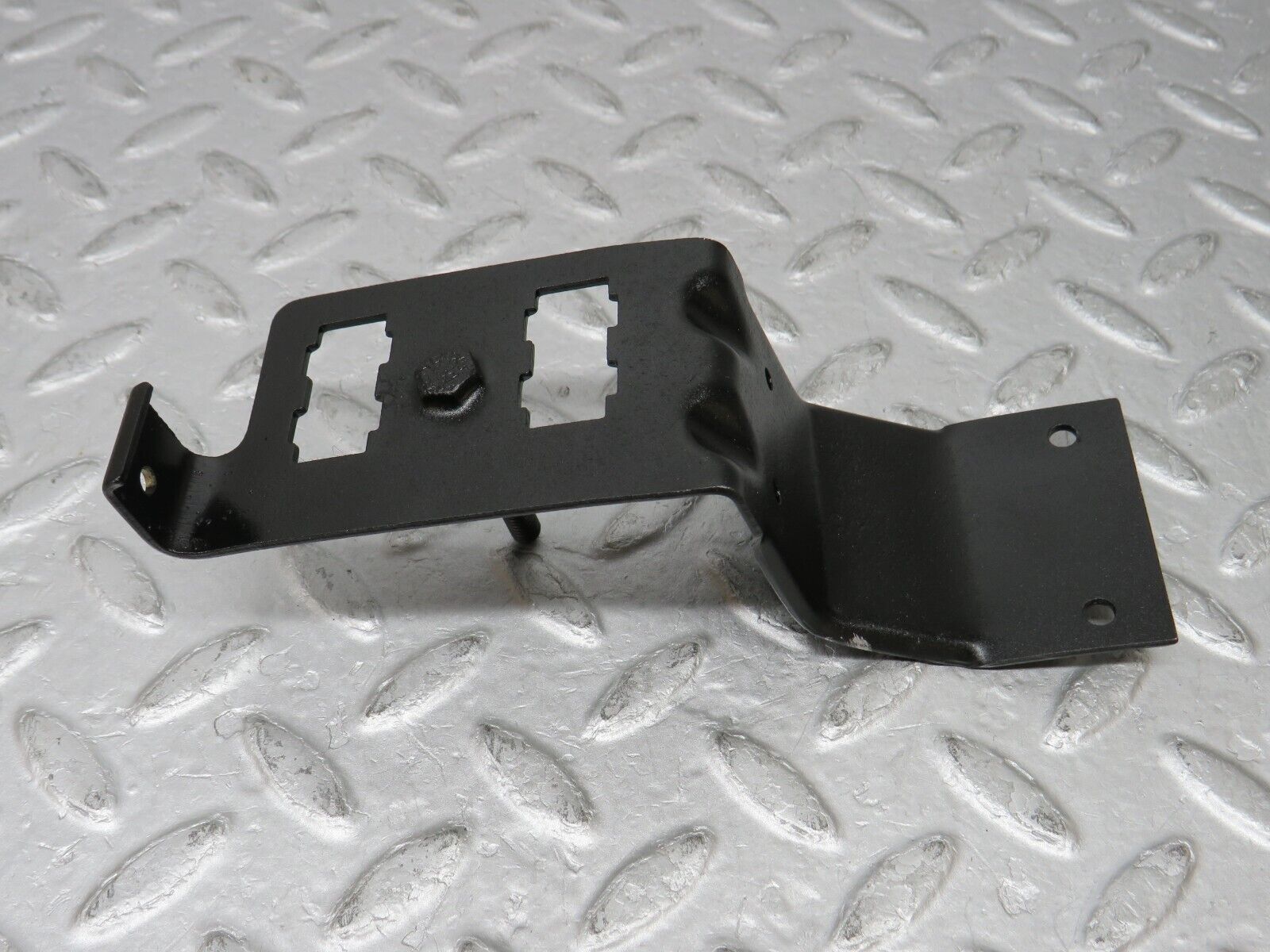 35858 Mercedes-Benz W108 Relay Bracket