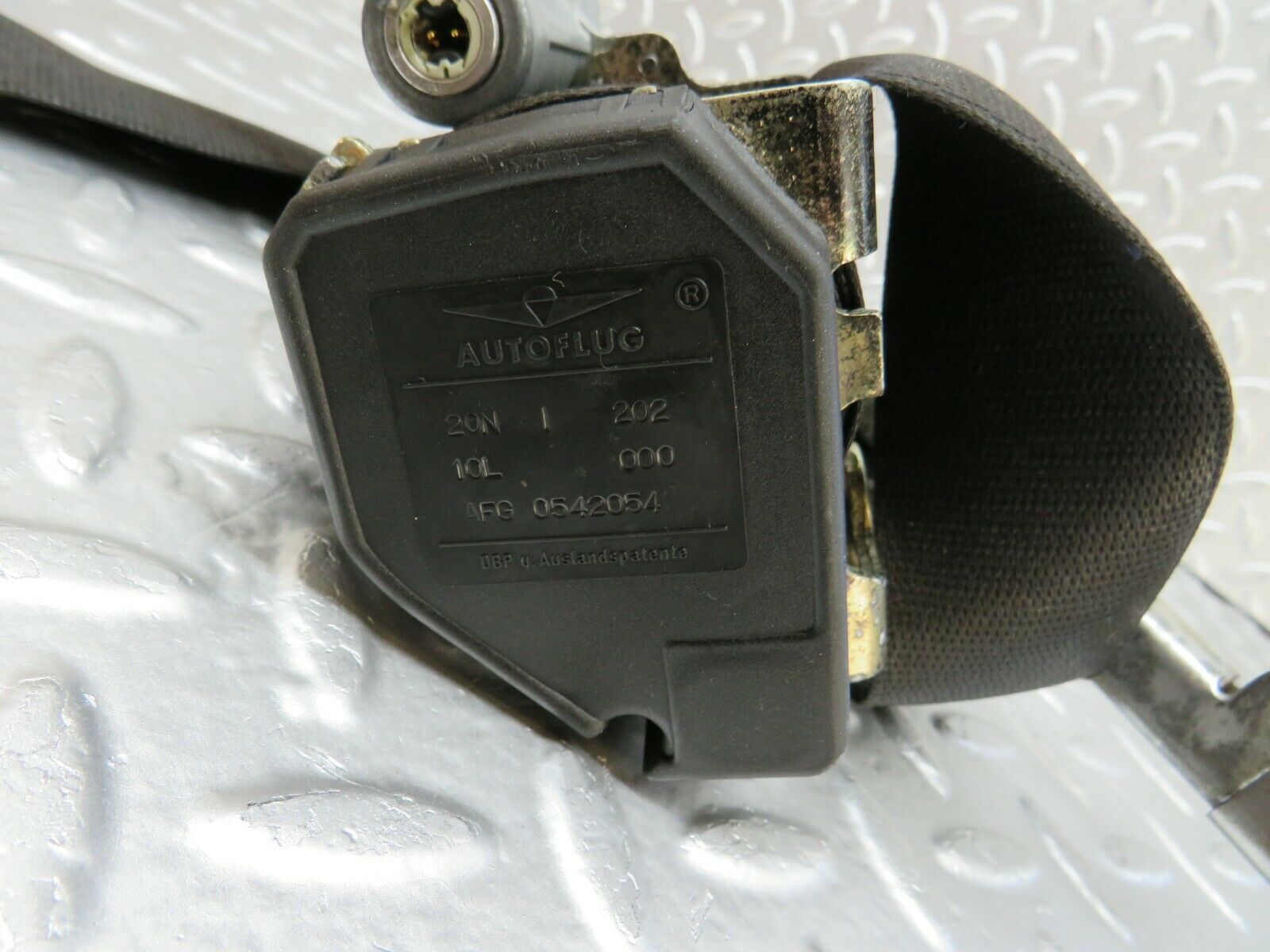 24386 Mercedes-Benz S124 220TE Wagon Front Left Seat Belt 1248609785