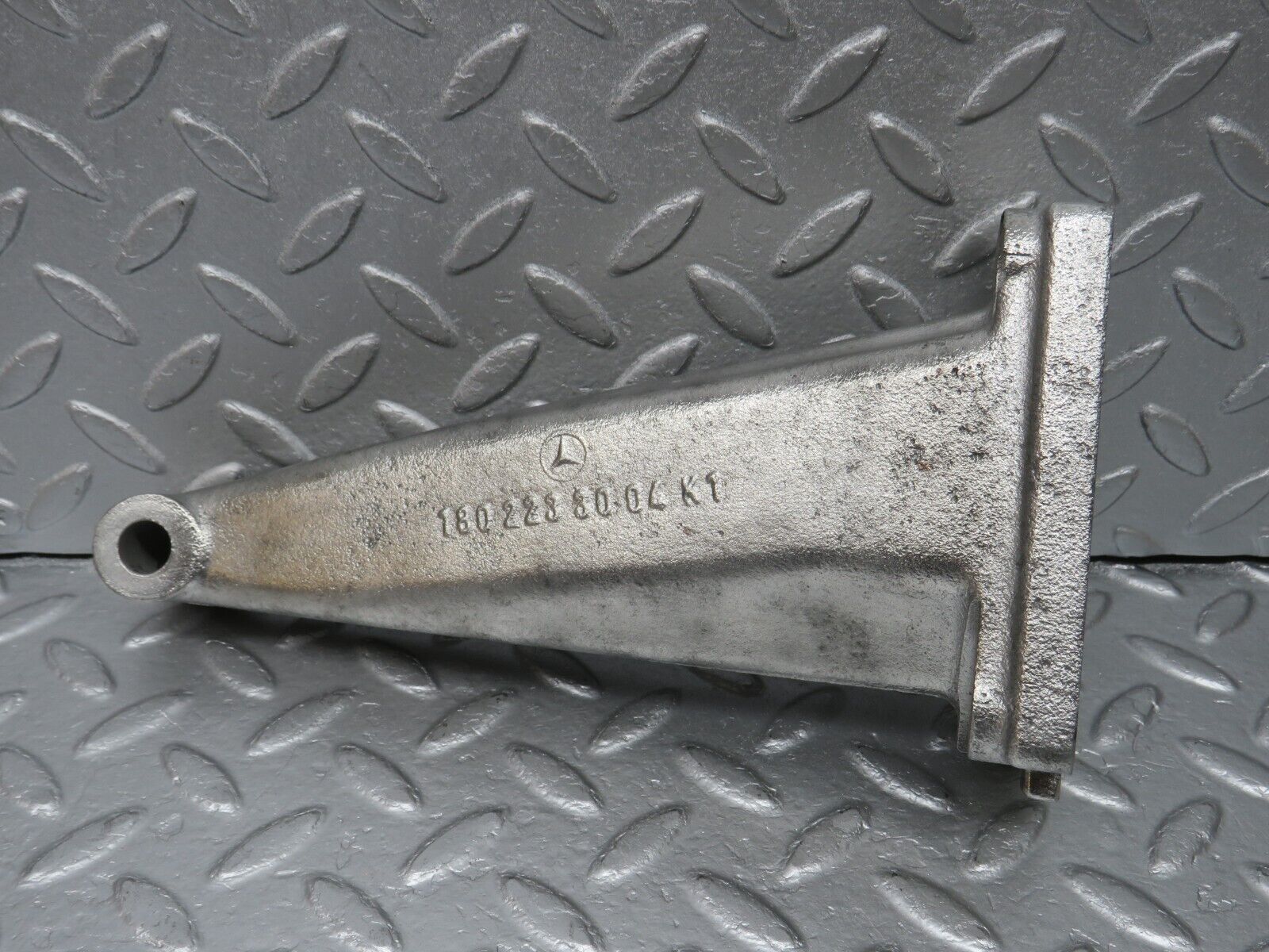 40300 Mercedes-Benz W110 230 Engine Mount Bracket Left Side 1802233004