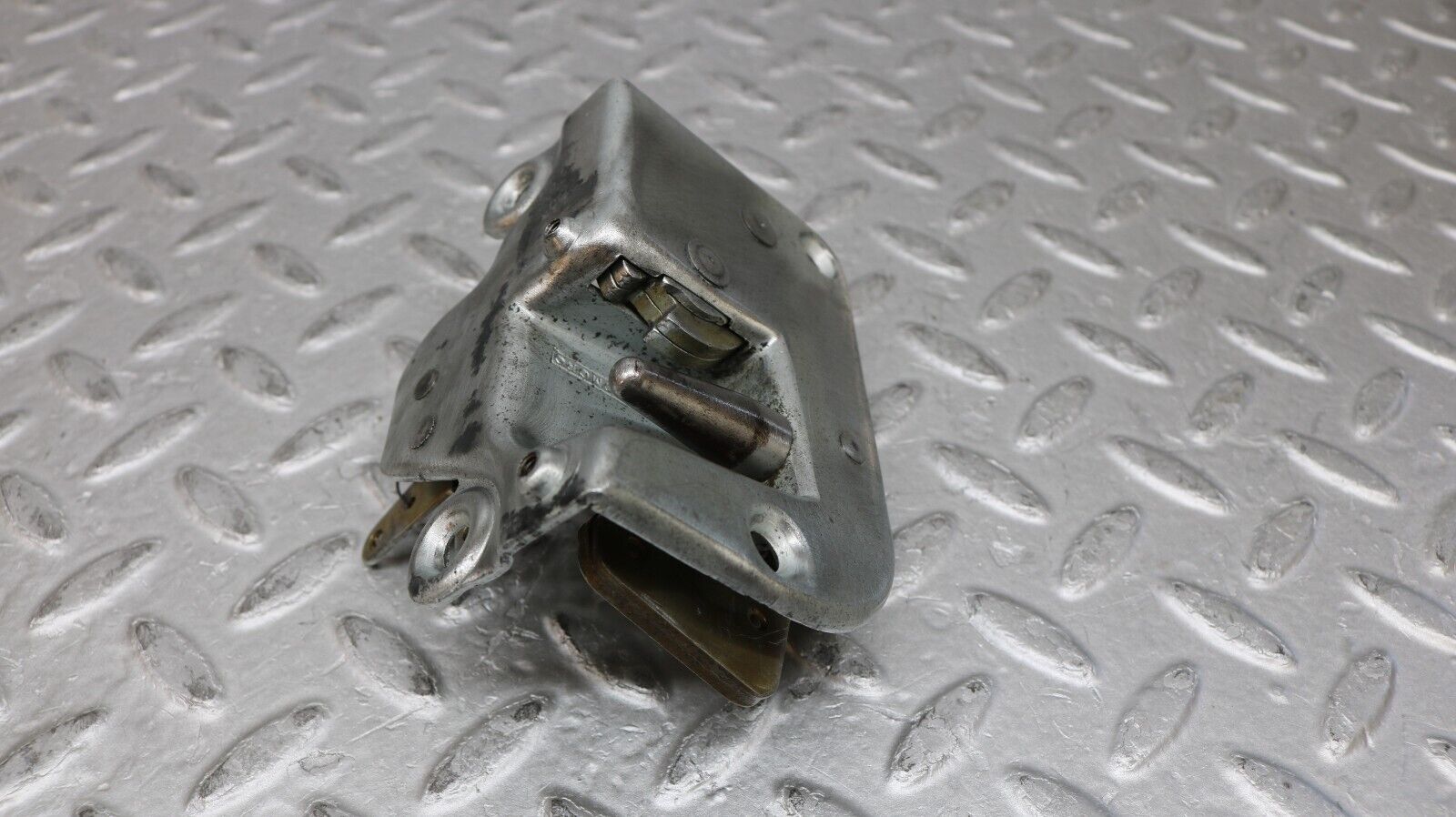 37267 Mercedes-Benz W109 300SEL Front Left Door Lock Mechanism