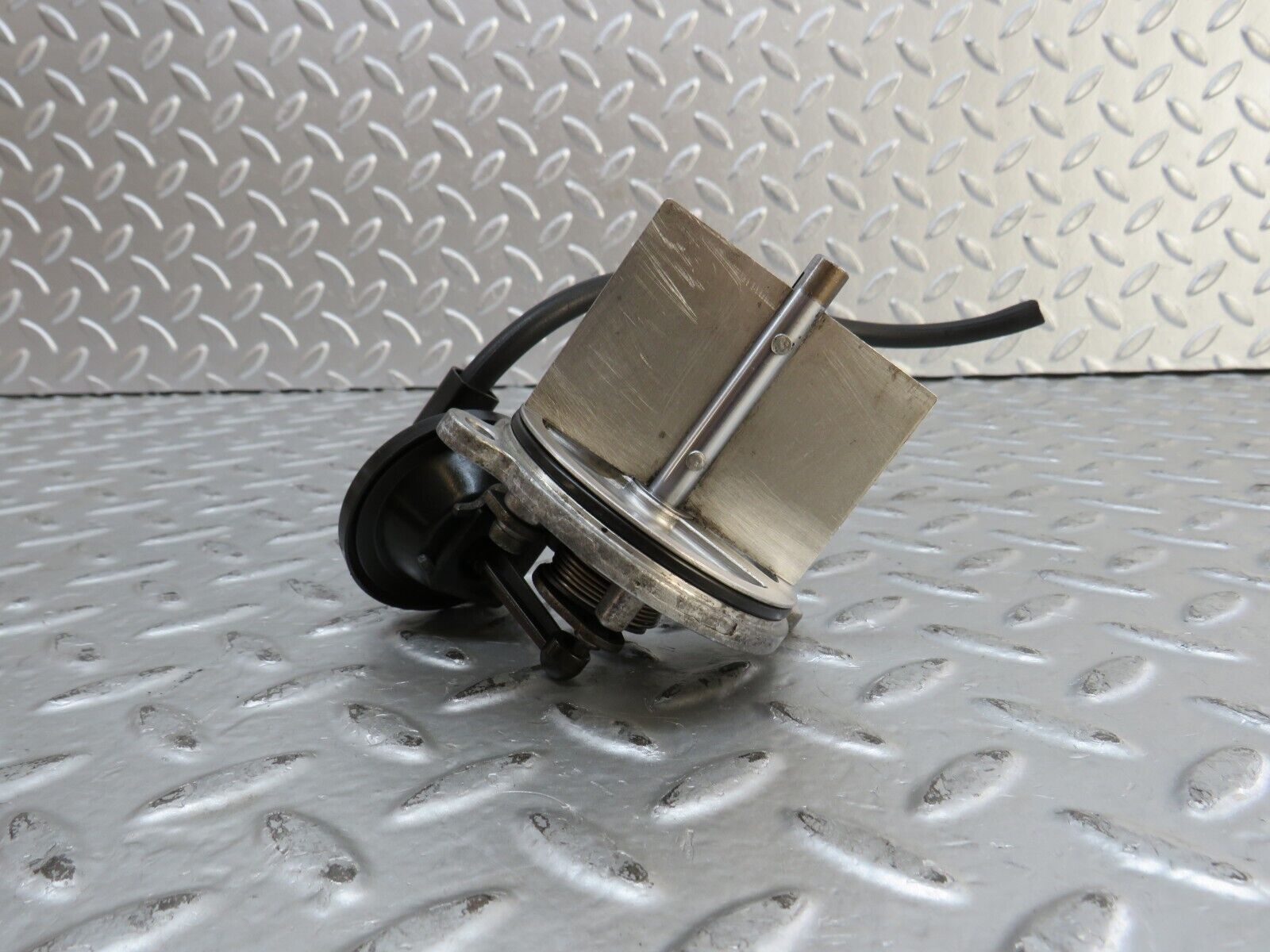 27707 Mercedes-Benz S124 300TE Inlet Manifold Flap Resonance Valve 6061400031