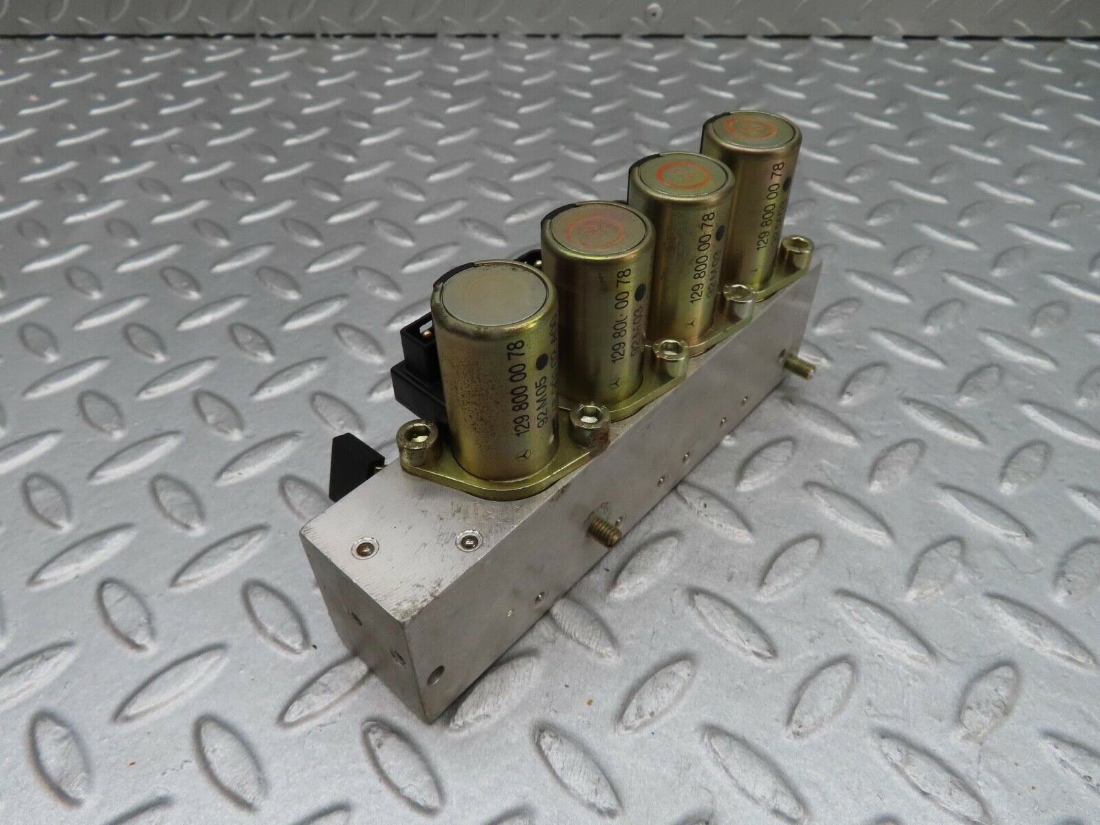 11962 Mercedes-Benz R129 300SL Coupe Left Roof Hydraulic Valve 1298000178