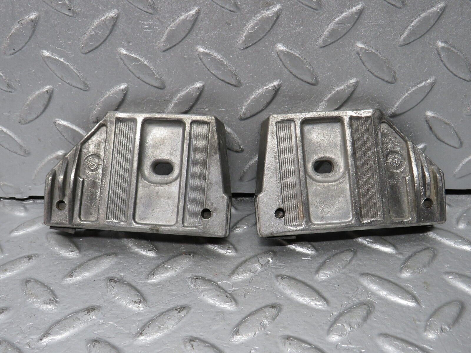 39728 Mercedes-Benz R129 320SL Coupe Door Window Guide Bracket 1247250132 1247250232