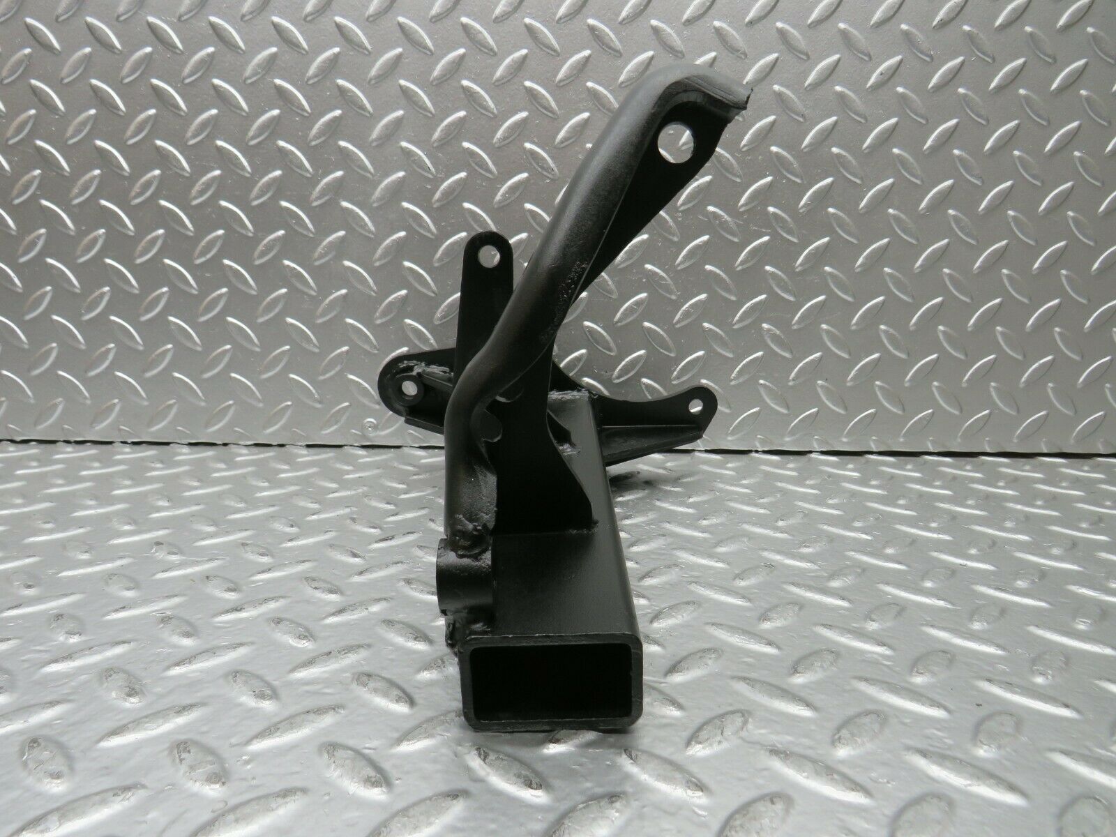 22875 Mercedes-Benz C107 450SLC Coupe Air Condition Compressor Bracket