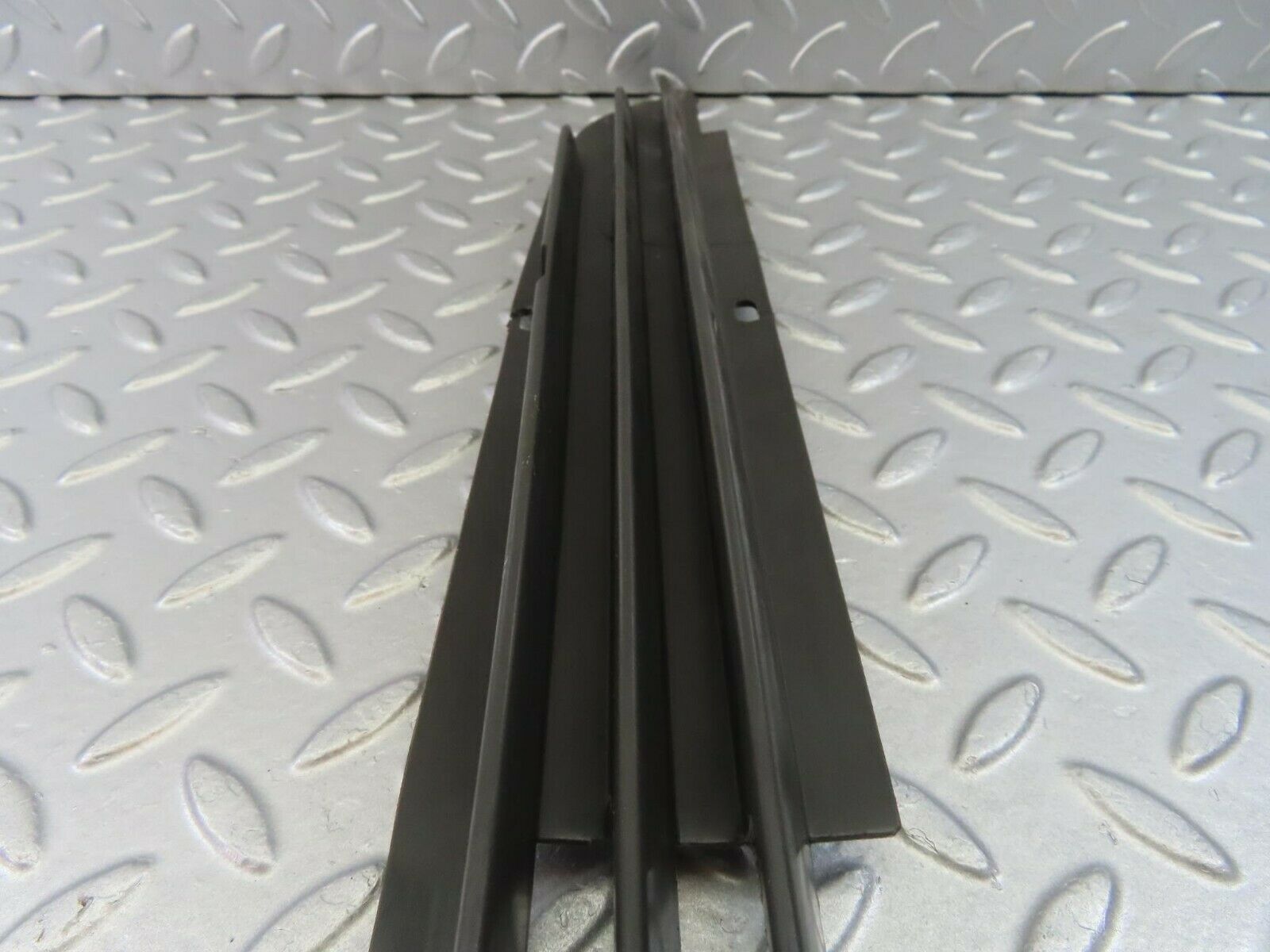 8862 Mercedes-Benz W115 Front Lower Grill Right