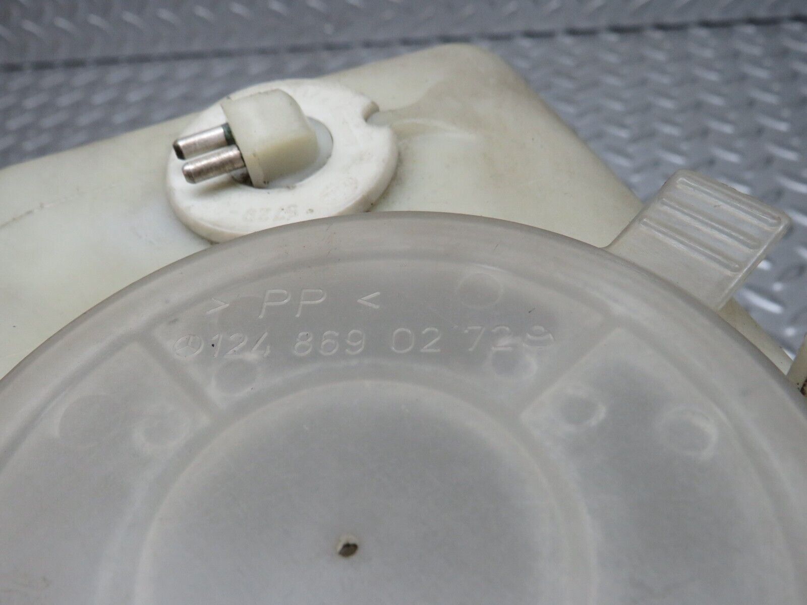 28987 Mercedes-Benz C124 320CE Windscreen Washer Fluid Reservoir 1248691020