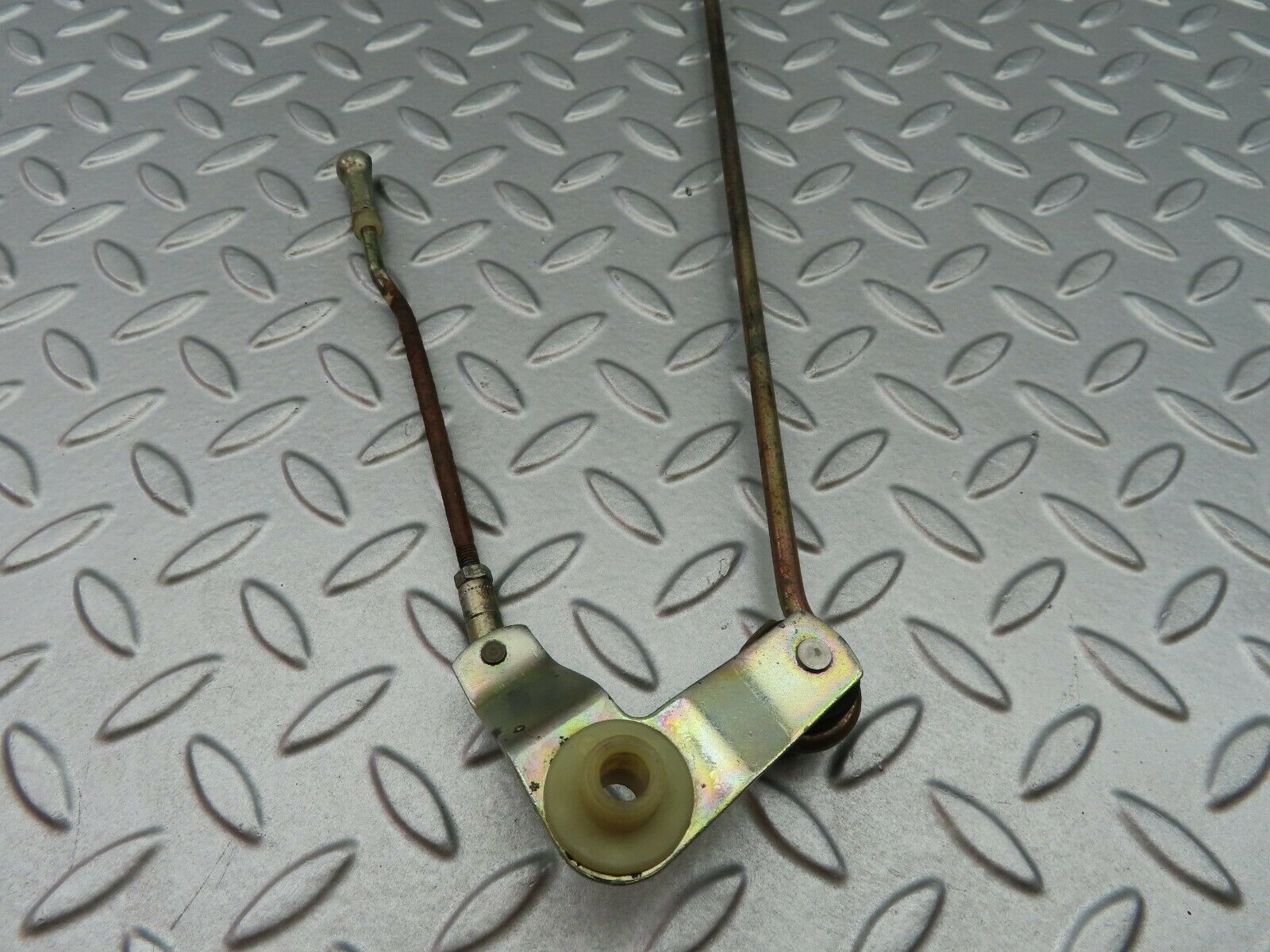 6409 Mercedes-Benz W126 380SE Accelerator Linkage