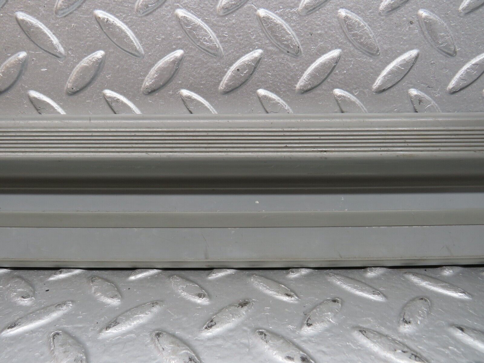 31207 Mercedes-Benz S124 220TE Wagon Front Left Door Sill Trim