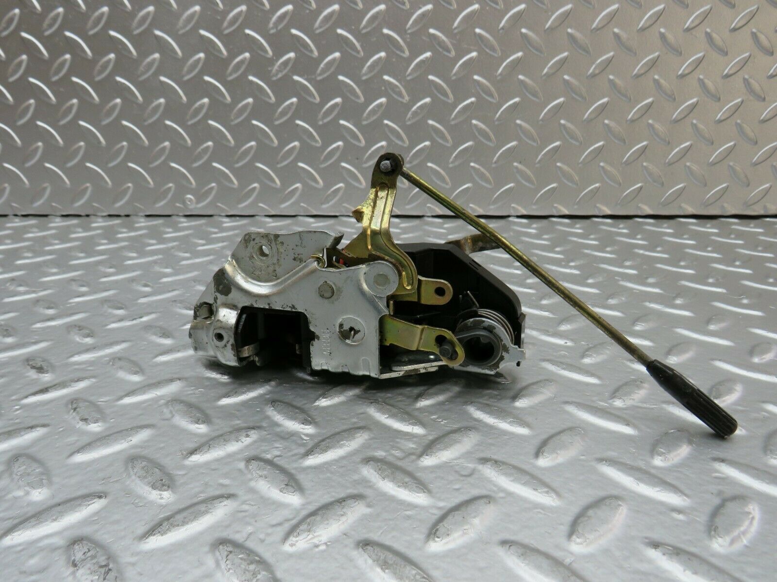 24196 Mercedes-Benz S124 220TE Wagon Front Right Door Lock Mechanism