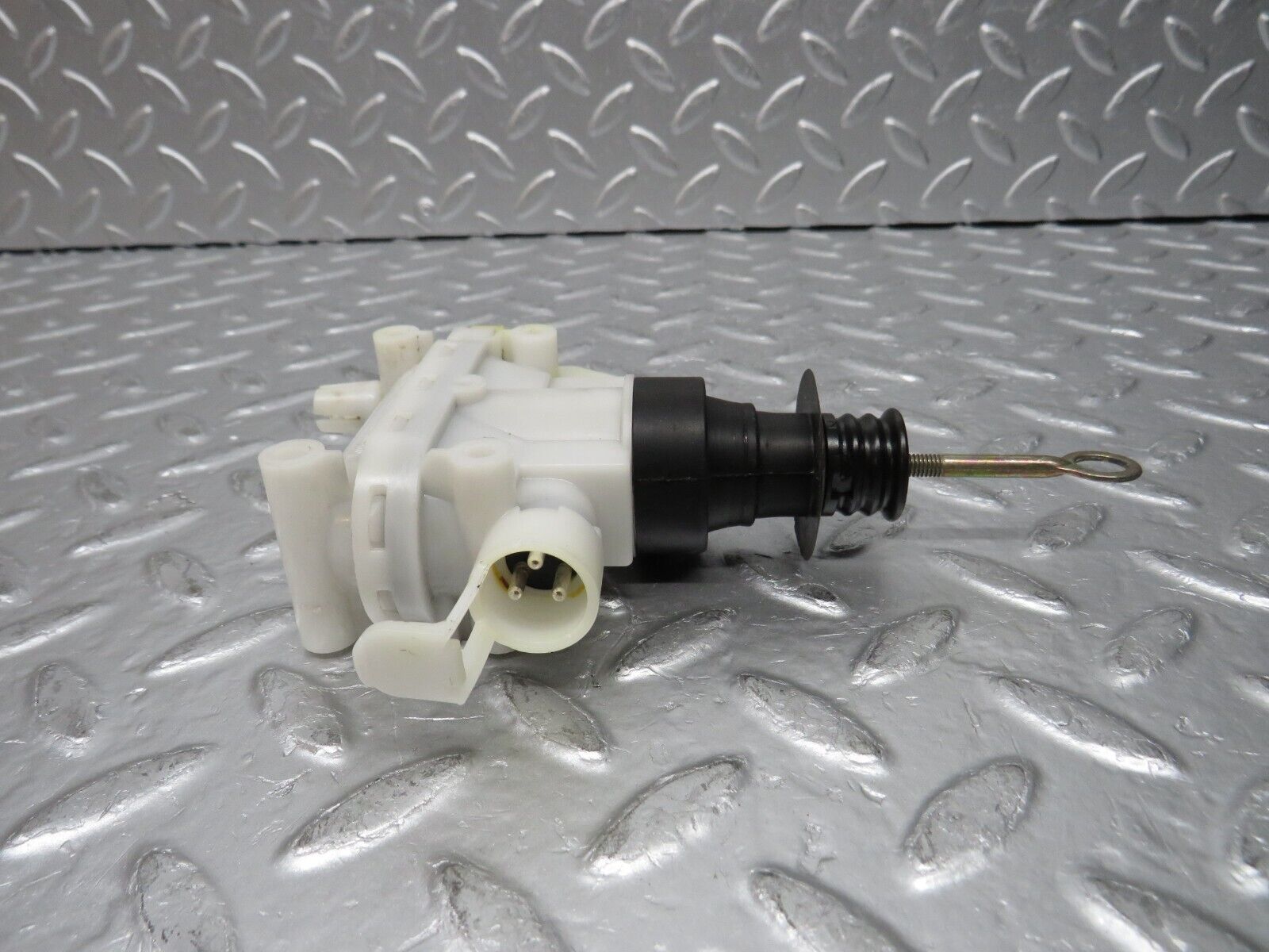 31395 Mercedes-Benz S124 220TE Door Lock Vacuum Actuator Hella Front Right