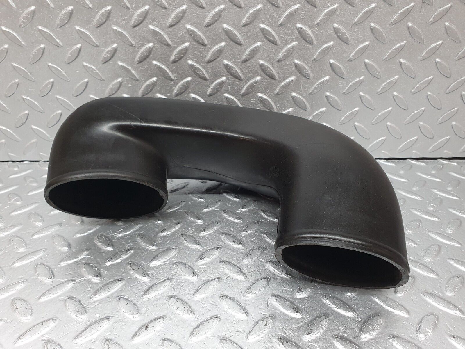 41441 Mercedes-Benz W124 200E Air Intake Pipe 1020941511