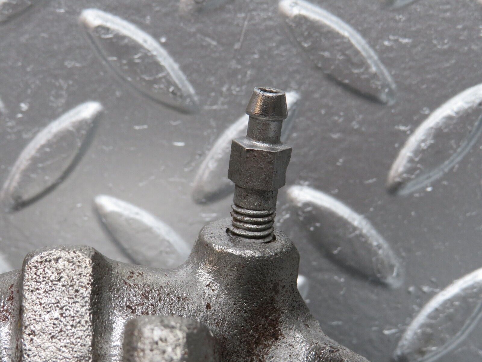 30457 Mercedes-Benz W124 230E Front Right Brake Caliper Girling