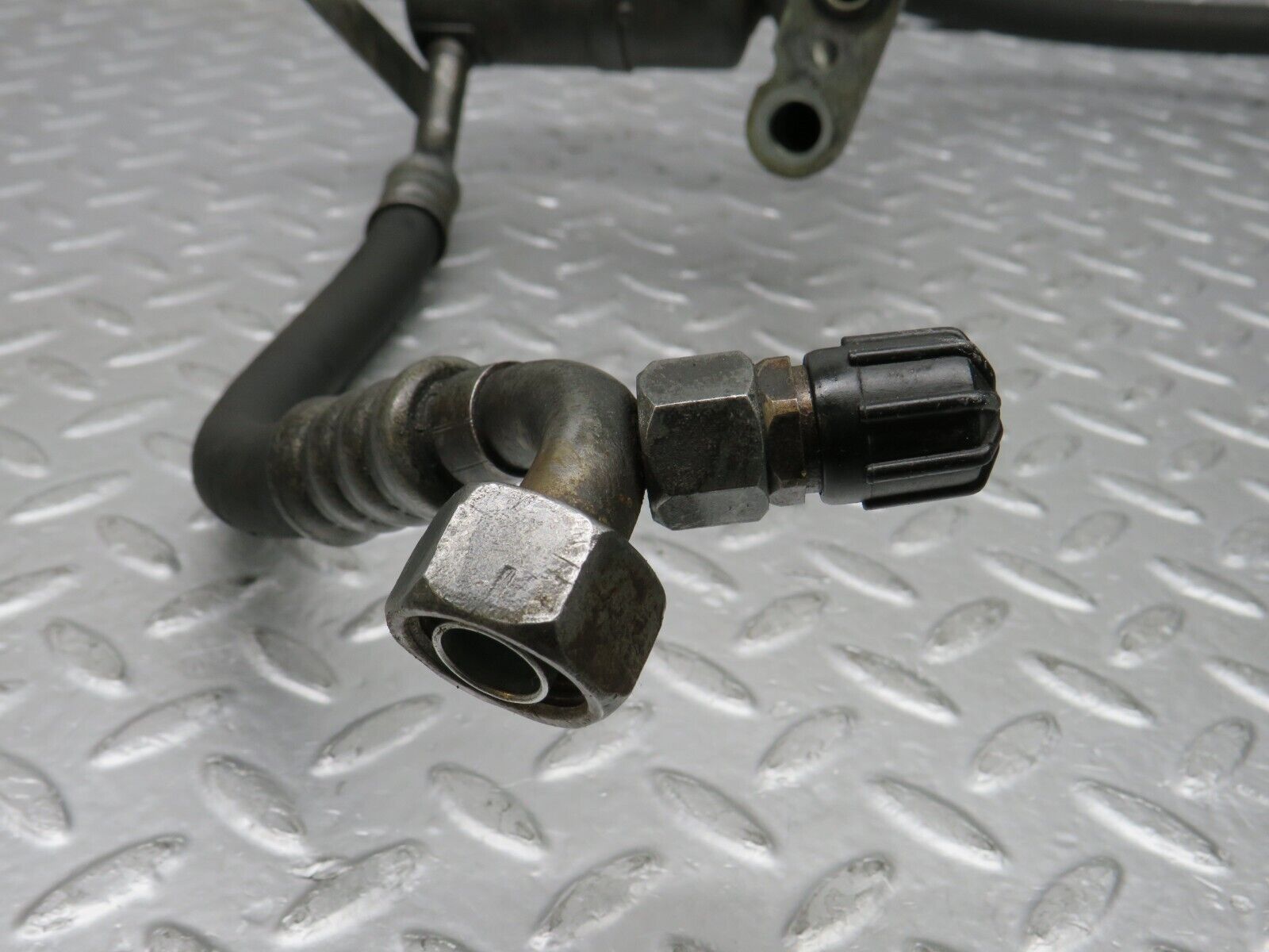 38178 Mercedes-Benz A124 320E Cabriolet Air Conditioning Hose Pipe With Dryer 1042300856