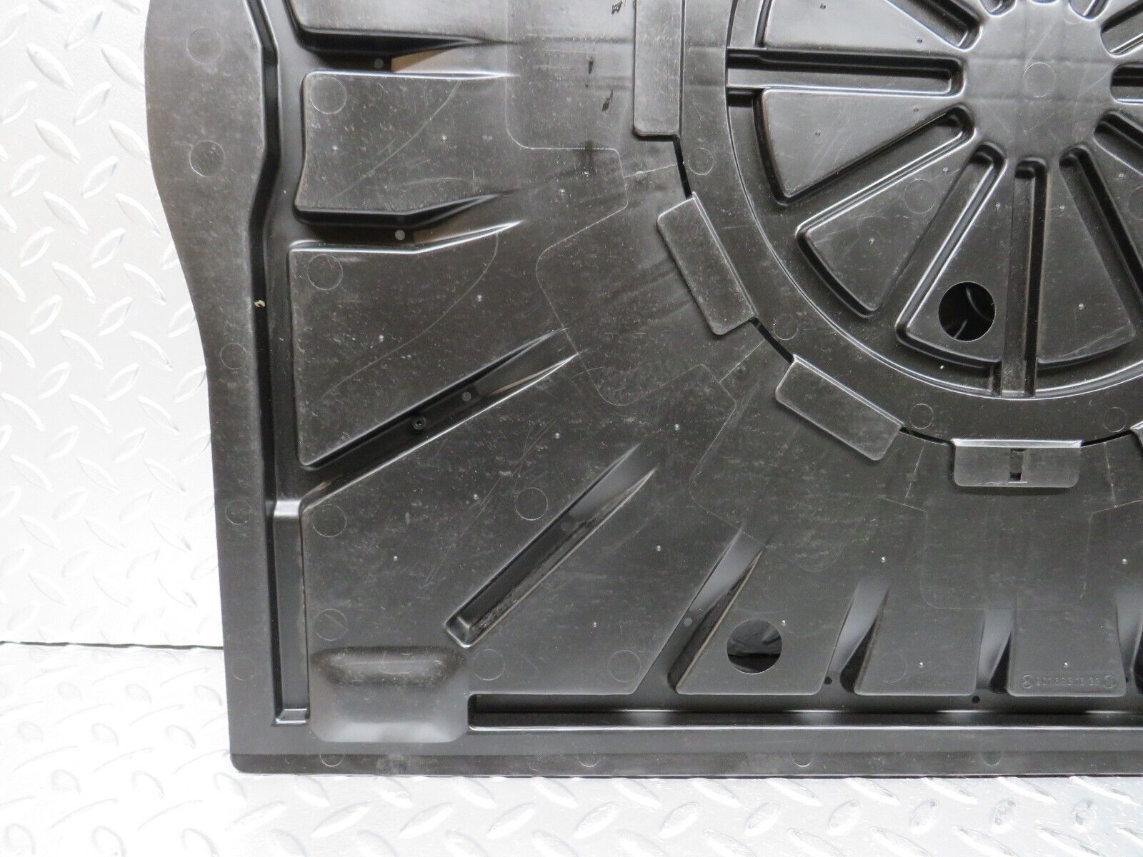 31555 Mercedes-Benz W201 190LE 1.8L Boot Trunk Spare Wheel Cover 2016931633