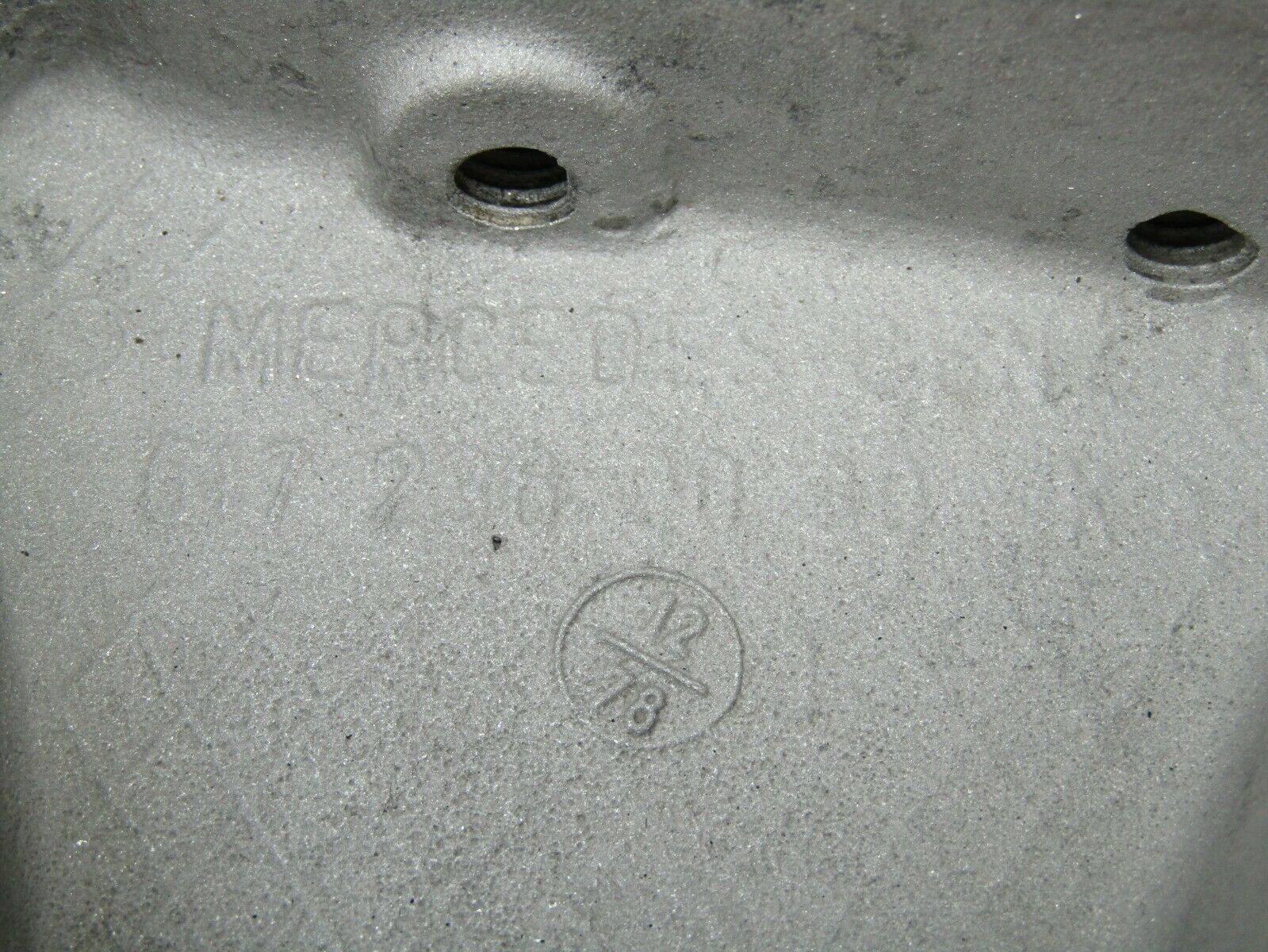 3347 Mercedes-Benz V123 240D LWB Power Steering Pump Bracket 6172360030