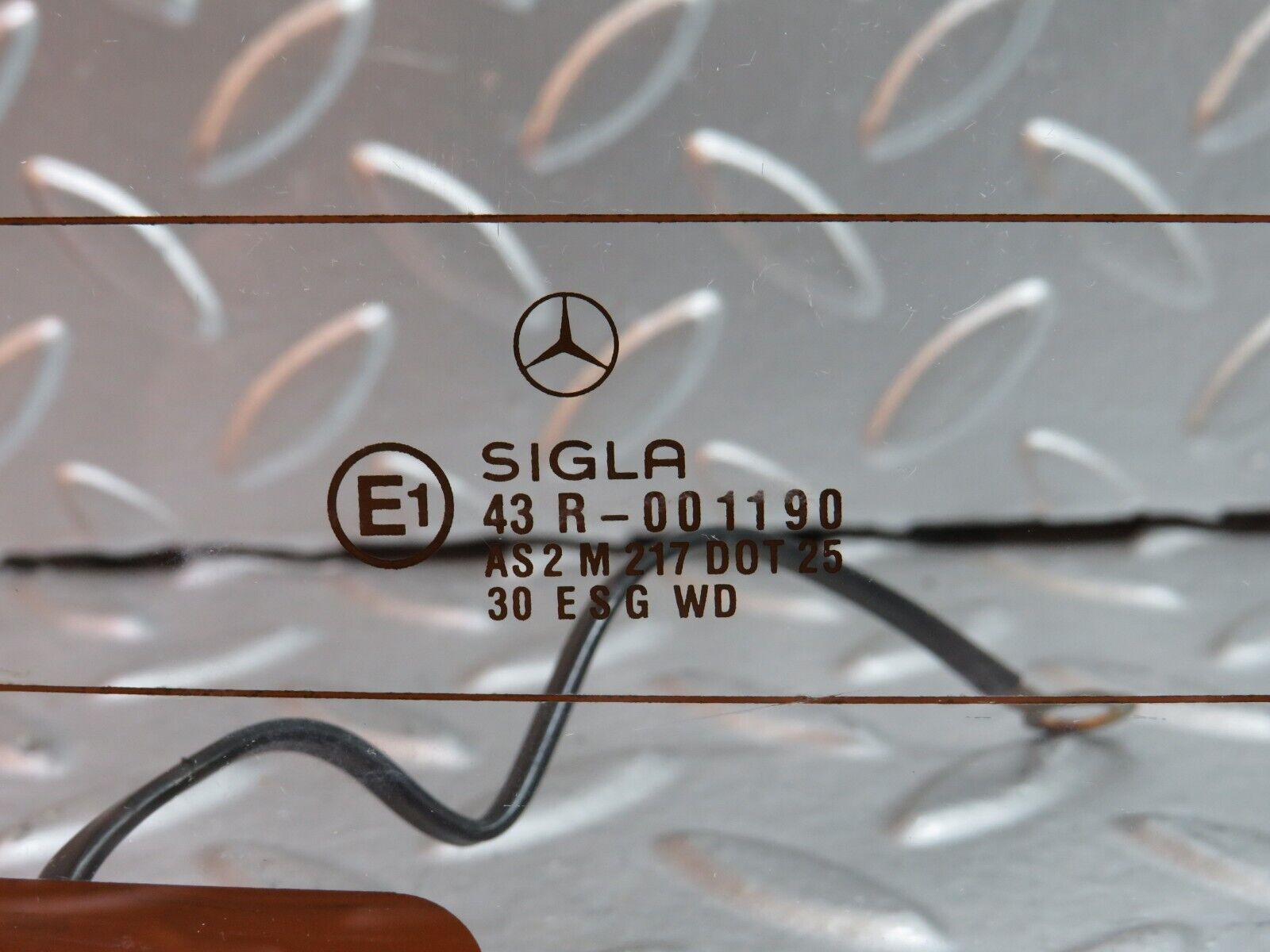 32491 Mercedes-Benz S124 300TE Wagon Tailgate Rear Windscreen Glass
