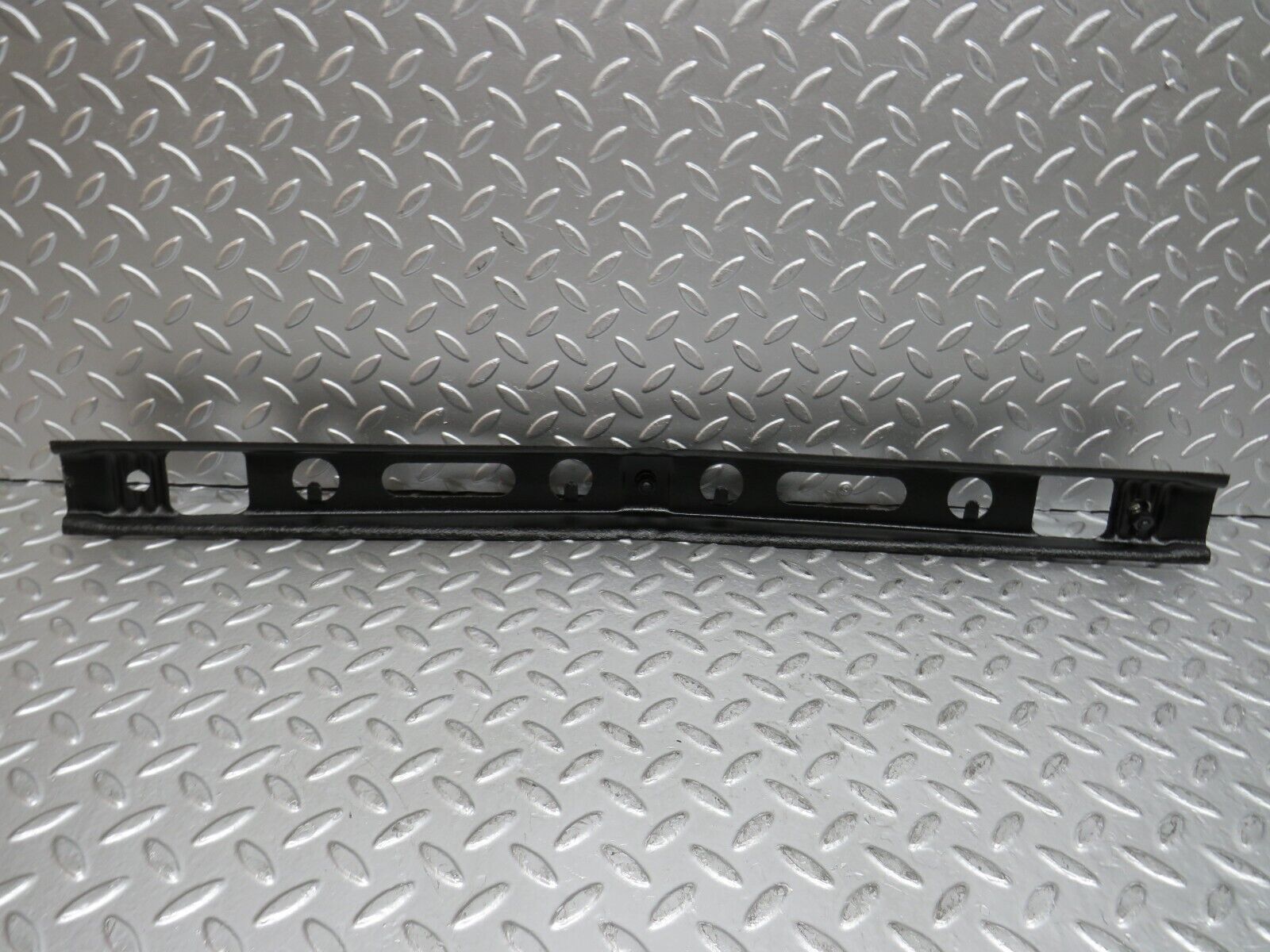 29637 Mercedes-Benz W123 230E Front Bumper Centre Bracket