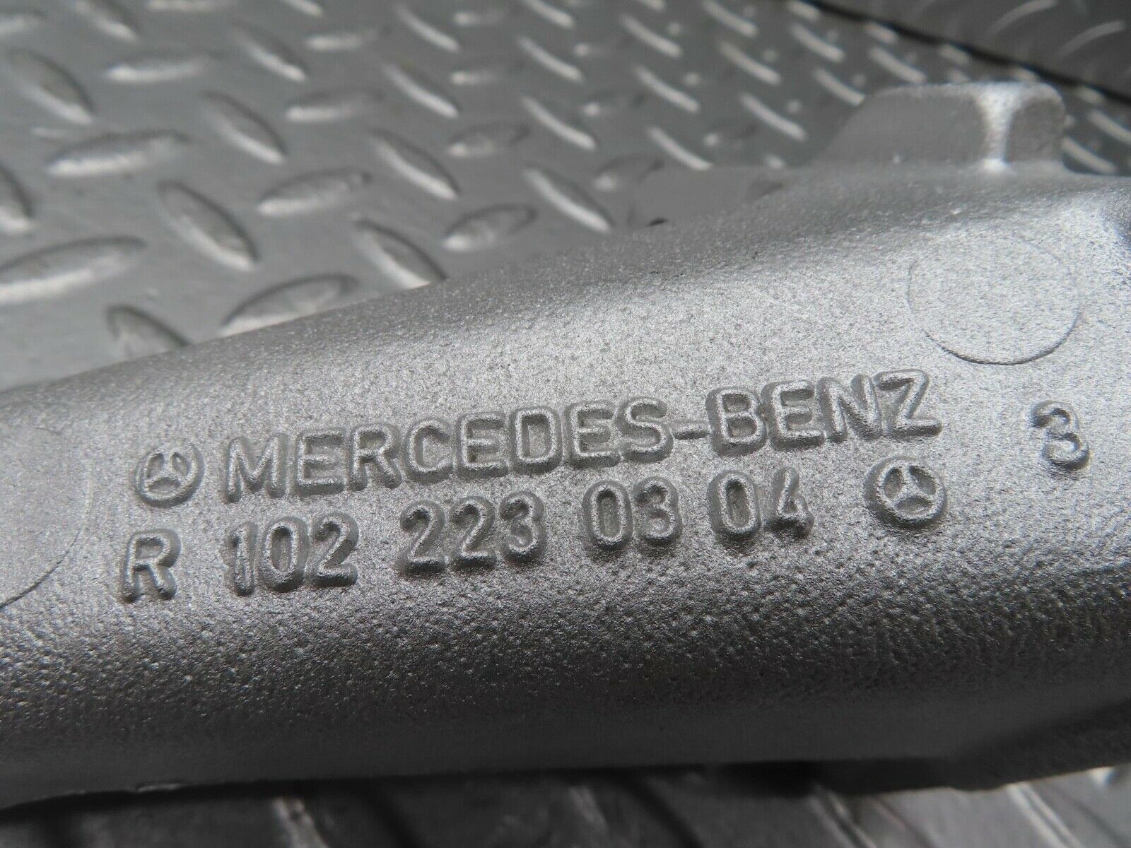 13614 Mercedes-Benz W123 200 Engine Mount Bracket Right Side 1022230304