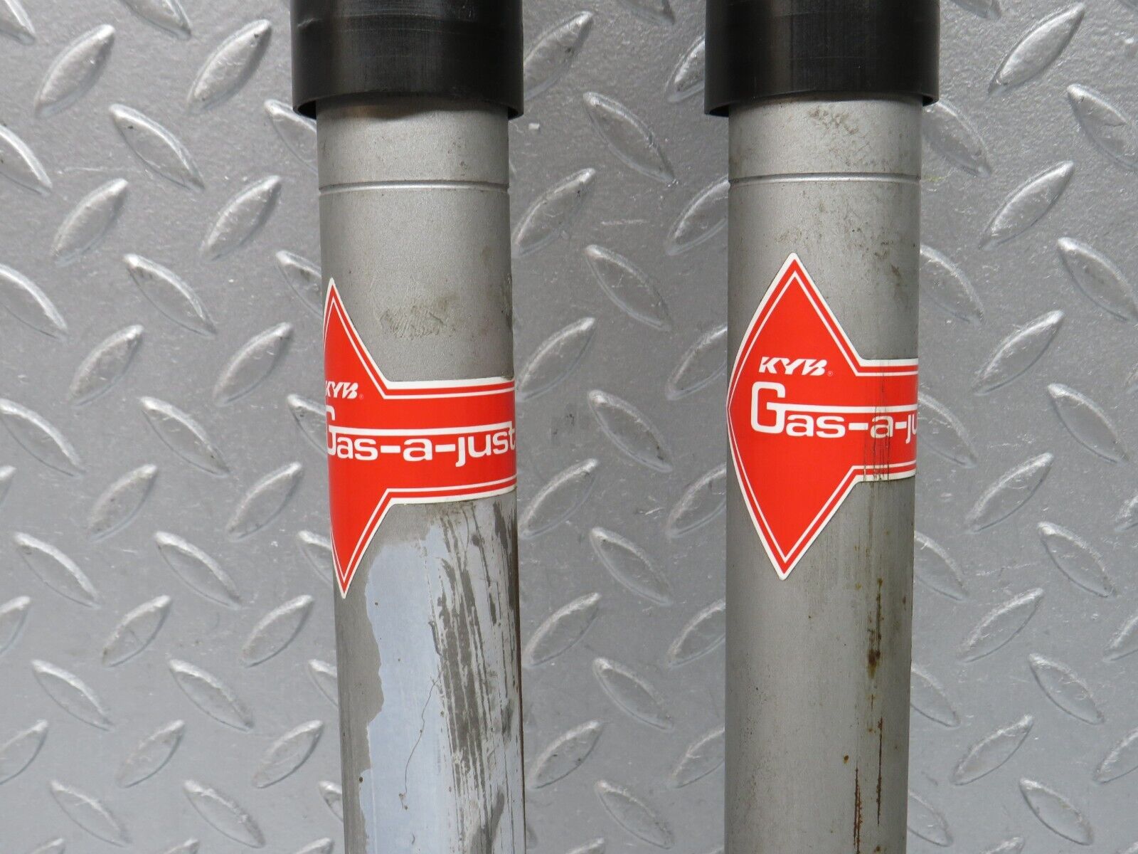 38897 Mercedes-Benz W201 190E 2.6L Rear Shock Absorber Kyb 553177