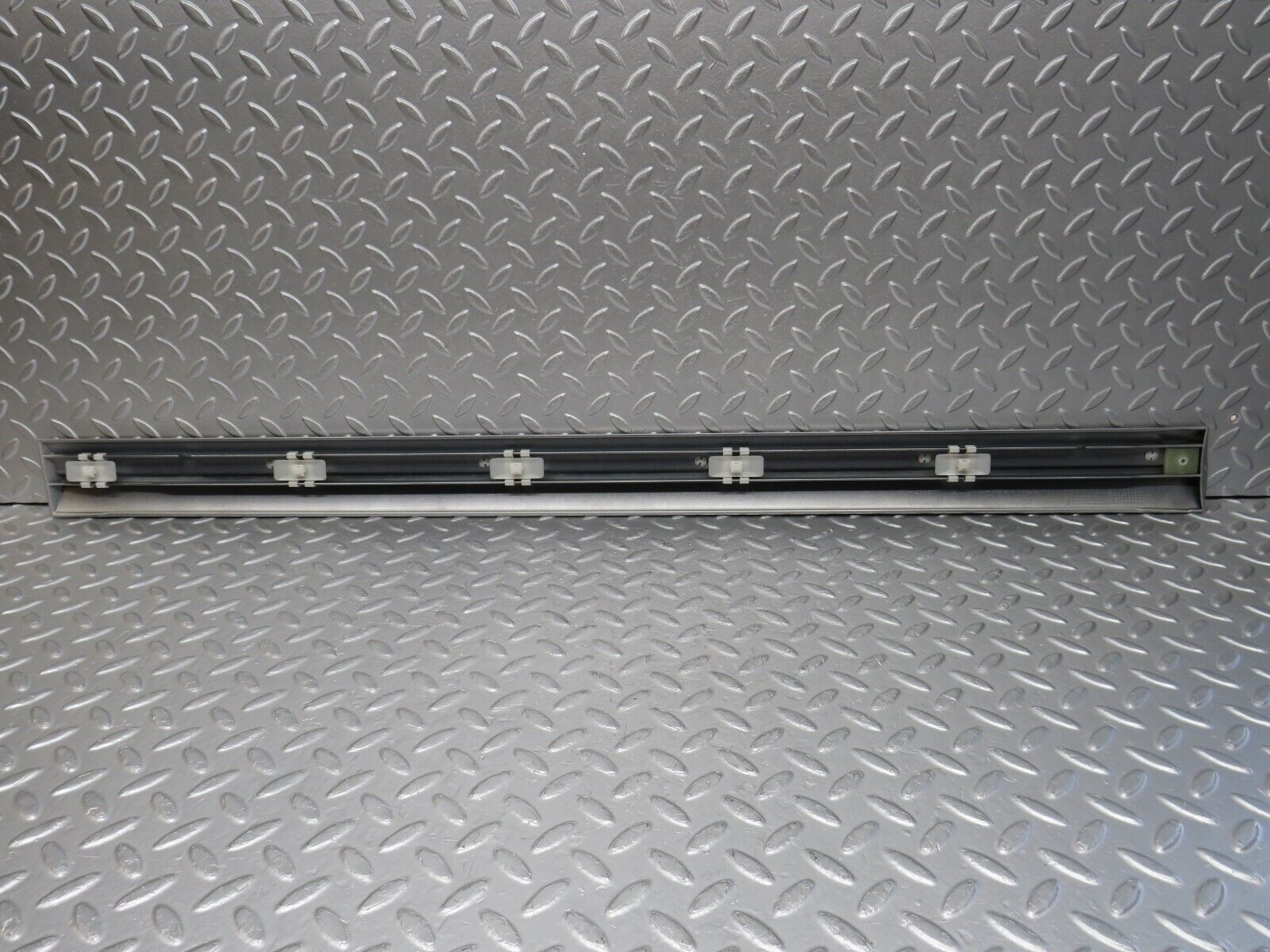 34714 Mercedes-Benz W210 320E Front Right Door Centre Moulding Trim 2106900482