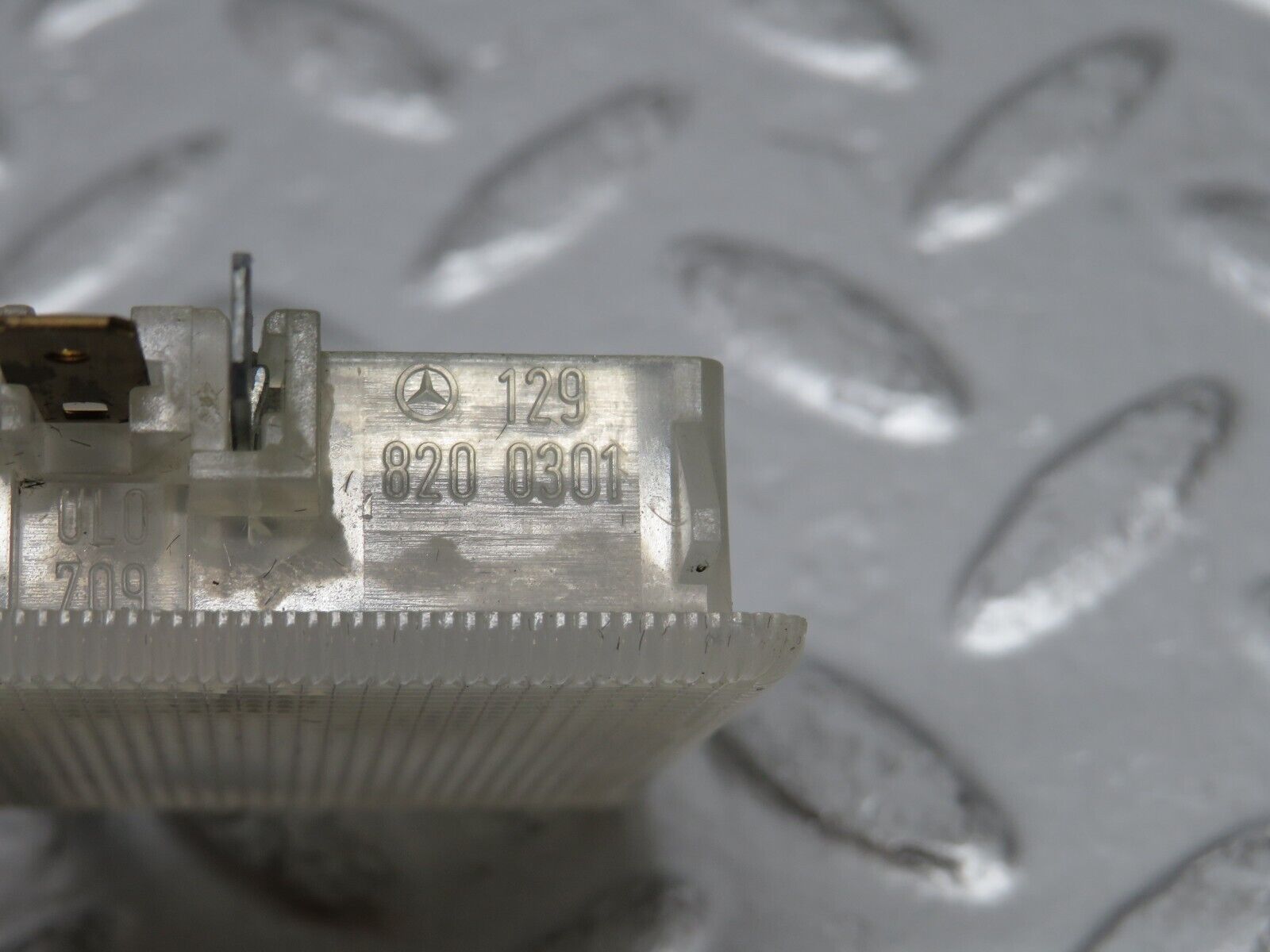 31364 Mercedes-Benz S124 220TE Wagon Glove Box Light 1298200301