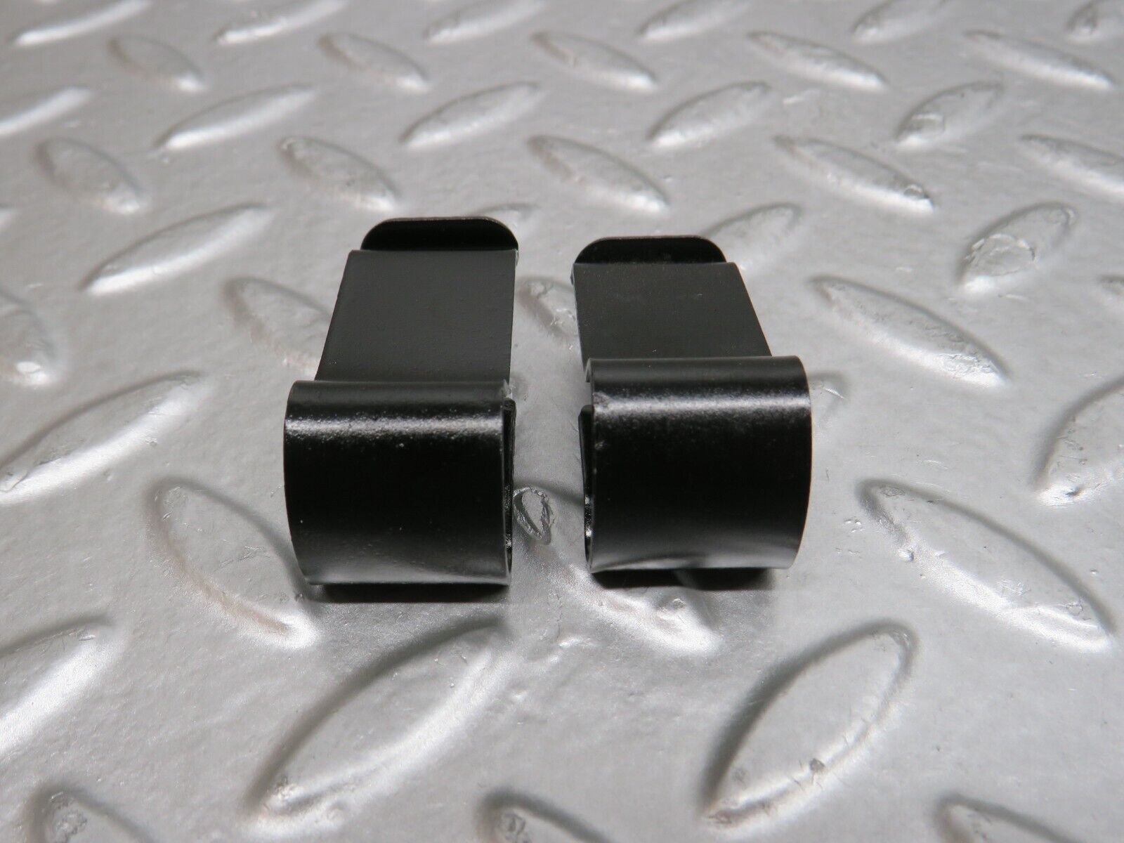 29568 Mercedes-Benz W124 230E Radiator Fan Shroud Holder Pair 2015040046