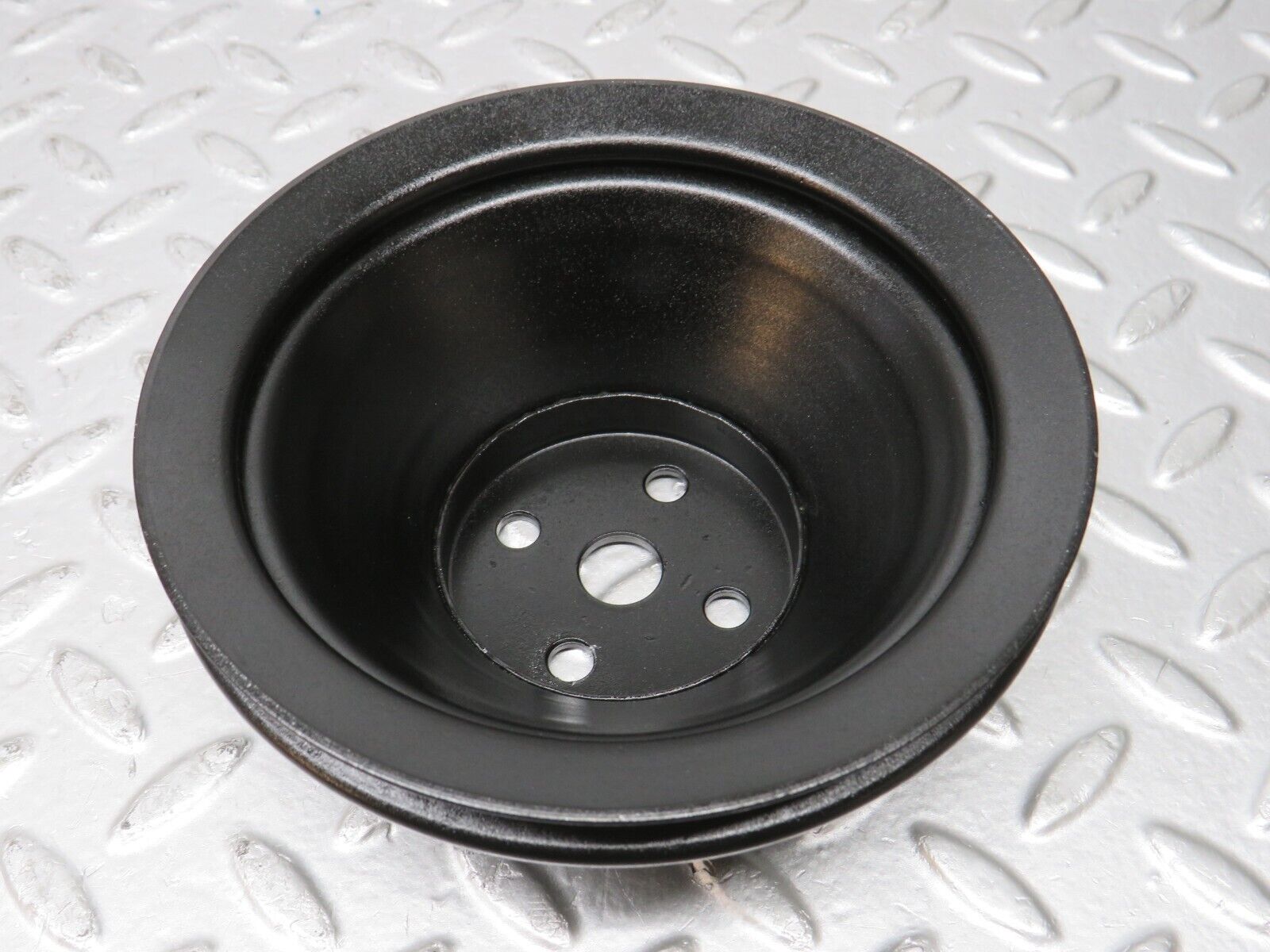 32907 Mercedes-Benz W123 300D Water Pump Pulley