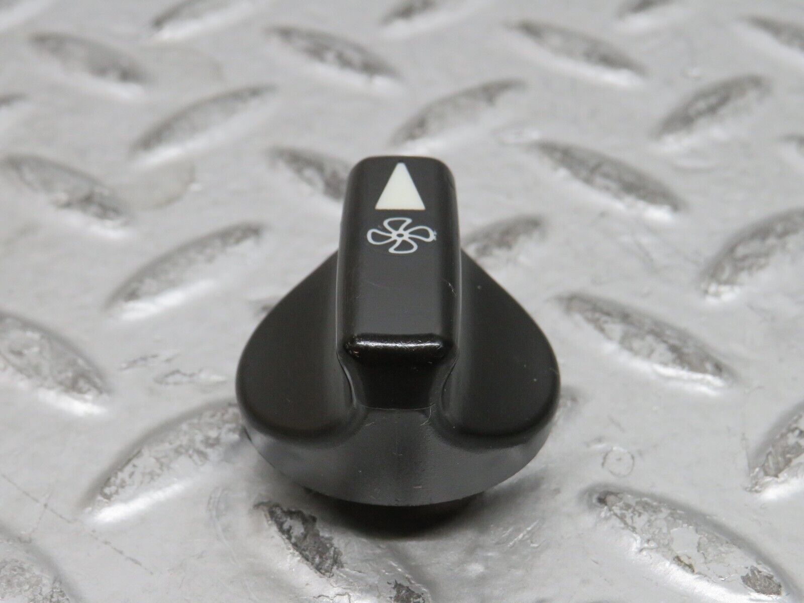 28304 Mercedes-Benz S123 240D Wagon Heater Control Knob Set