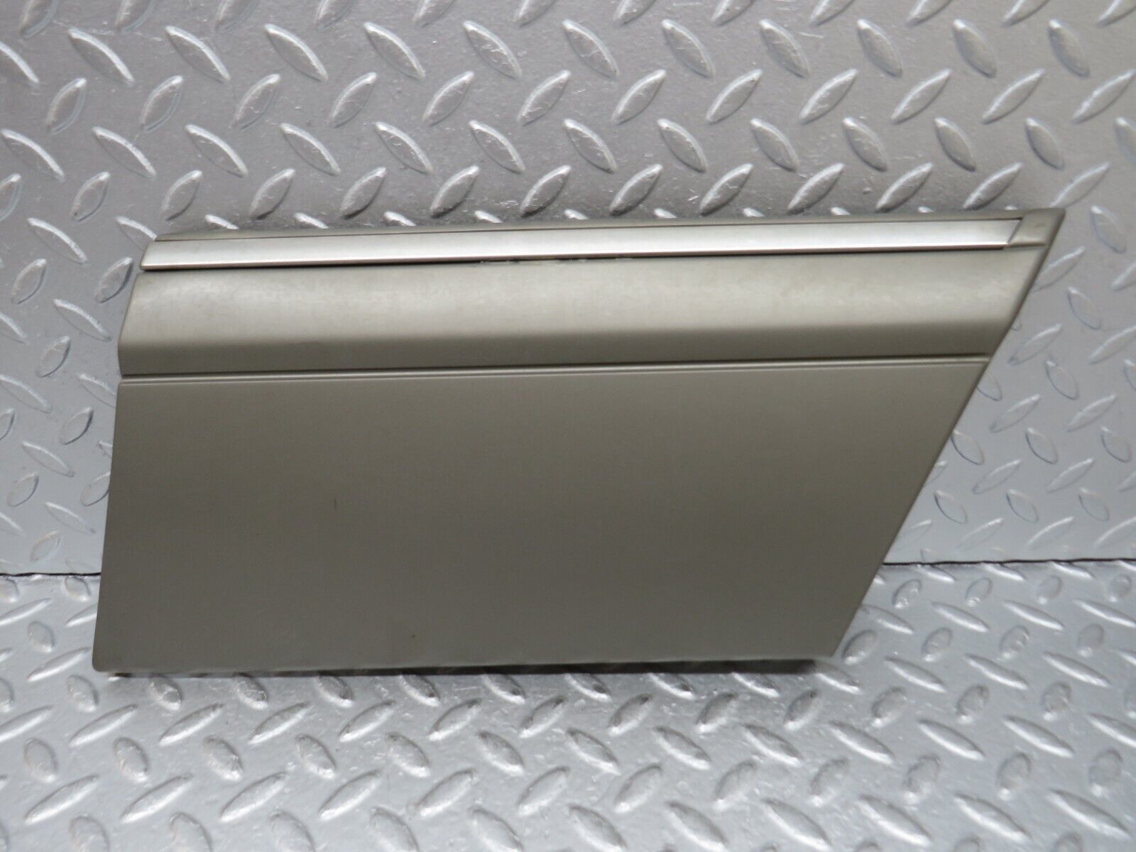 35967 Mercedes-Benz W126 420SE Front Right Fender Wing Moulding Trim 1266903640