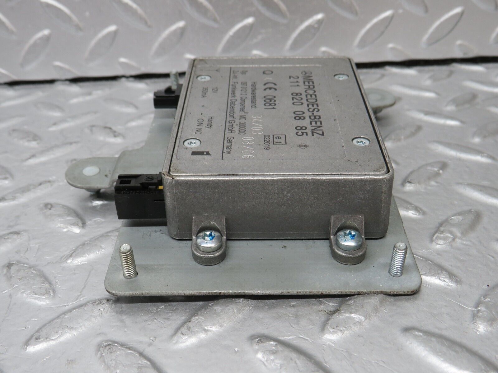 35151 Mercedes-Benz W221 Bluetooth Control Module 2118200885