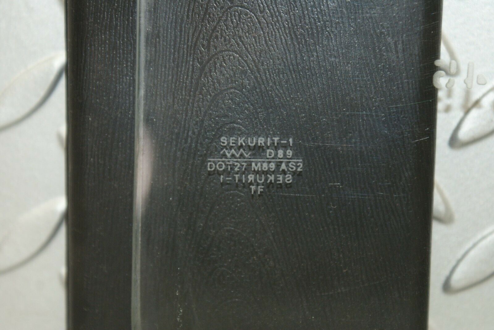 3096 Mercedes-Benz W115 220D Rear Left Door Window Glass