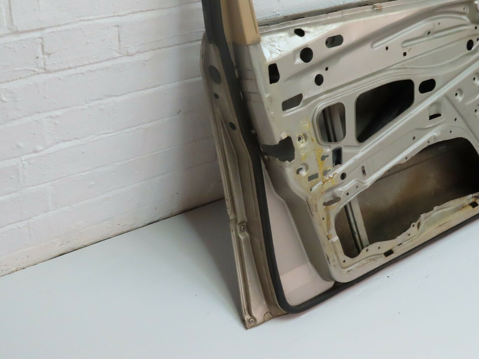 5420 Mercedes-Benz W124 230E Front Left Door