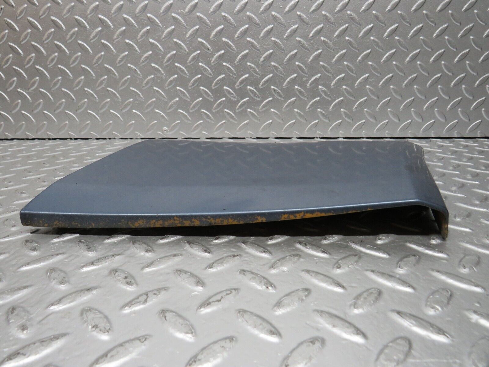 31205 Mercedes-Benz S124 220TE Front Left Fender Wing Moulding Trim 1246901340