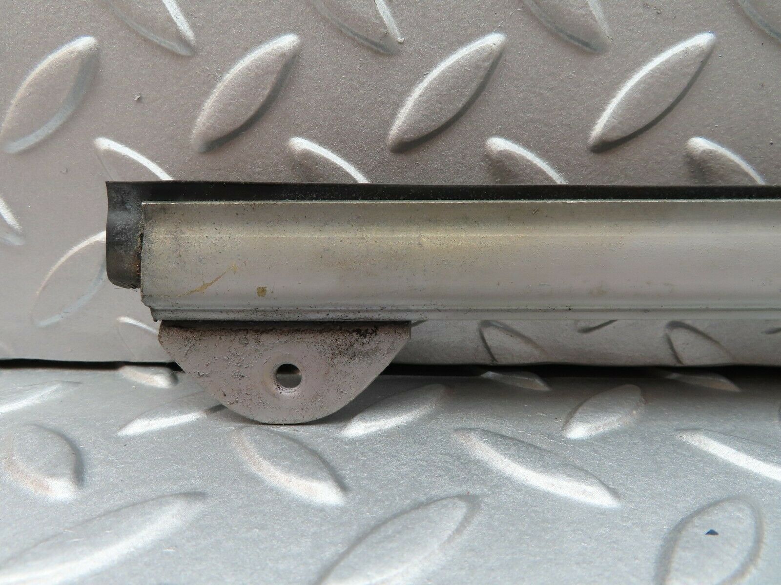 3690 Mercedes-Benz W108 280SE Front Right Door Glass Holder