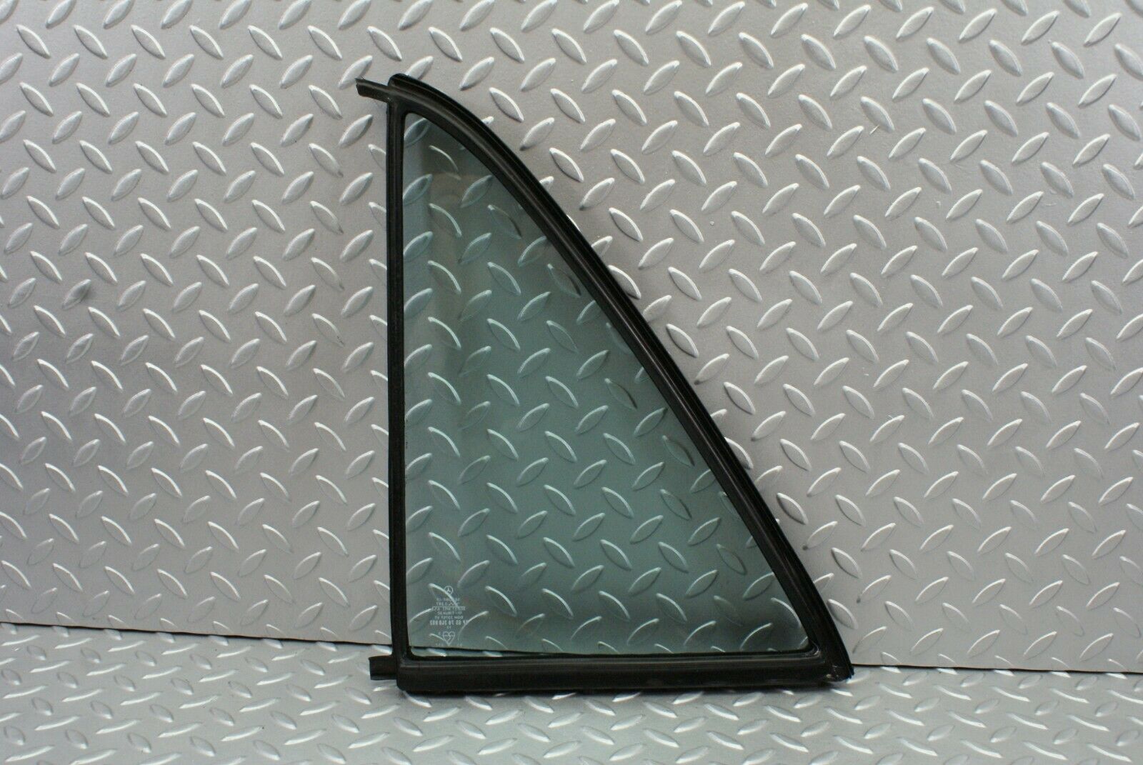 2661 Mercedes-Benz W116 350SE Rear Right Quarter Glass