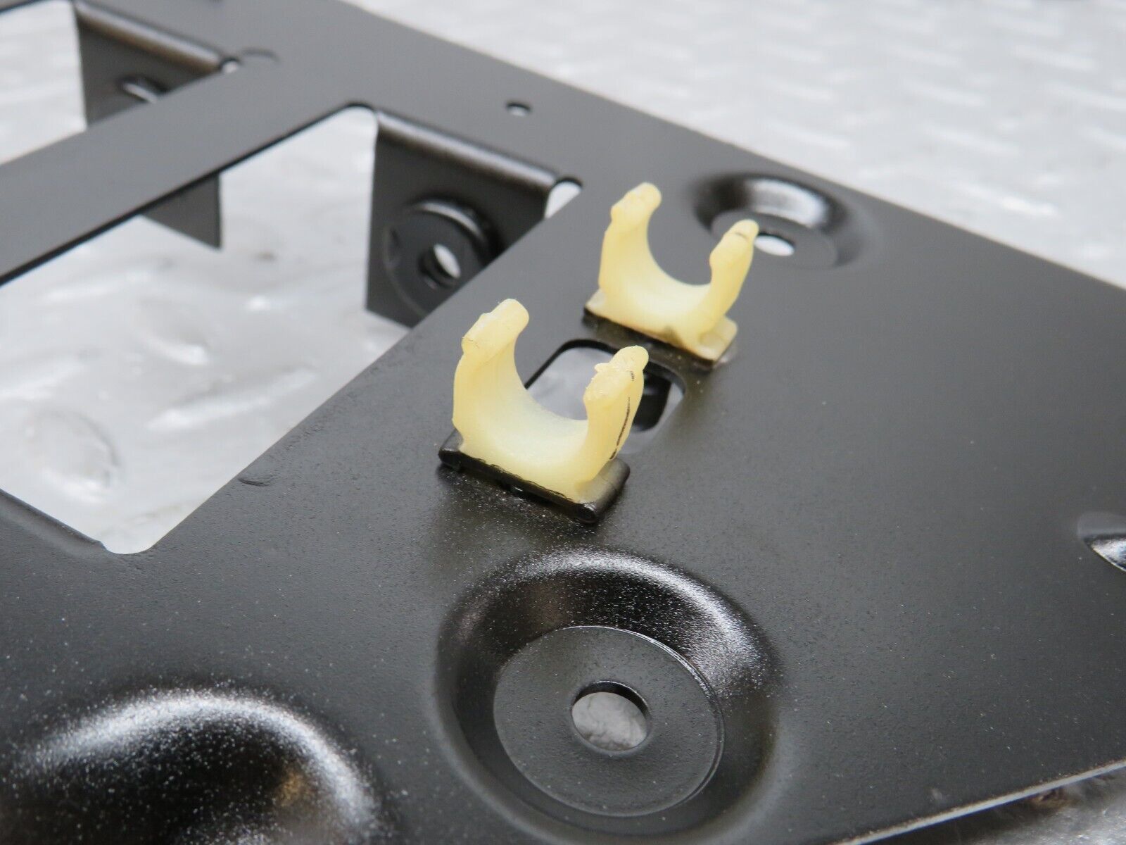 37486 Mercedes-Benz W109 300SEL Sunroof Motor Bracket