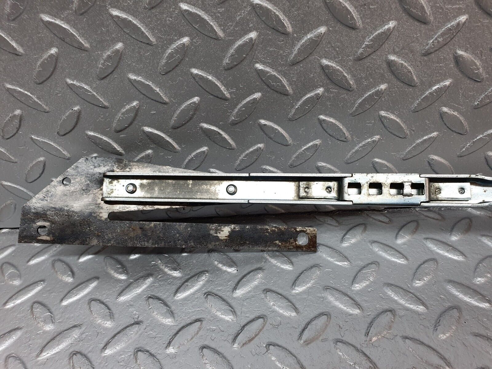 40792 Mercedes-Benz W123 300D Front Right Seat Sliding Adjust Handle