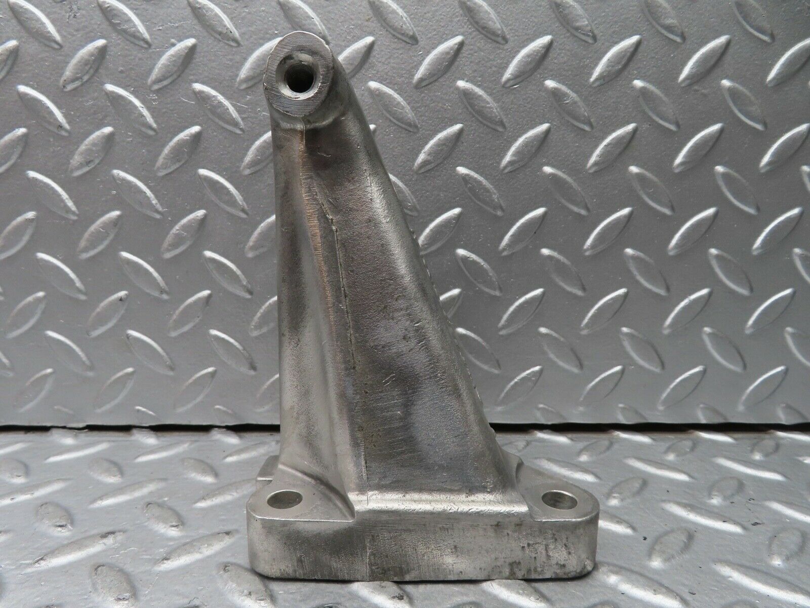 21290 Mercedes-Benz W123 230E Engine Mount Bracket Right Side 1022230304