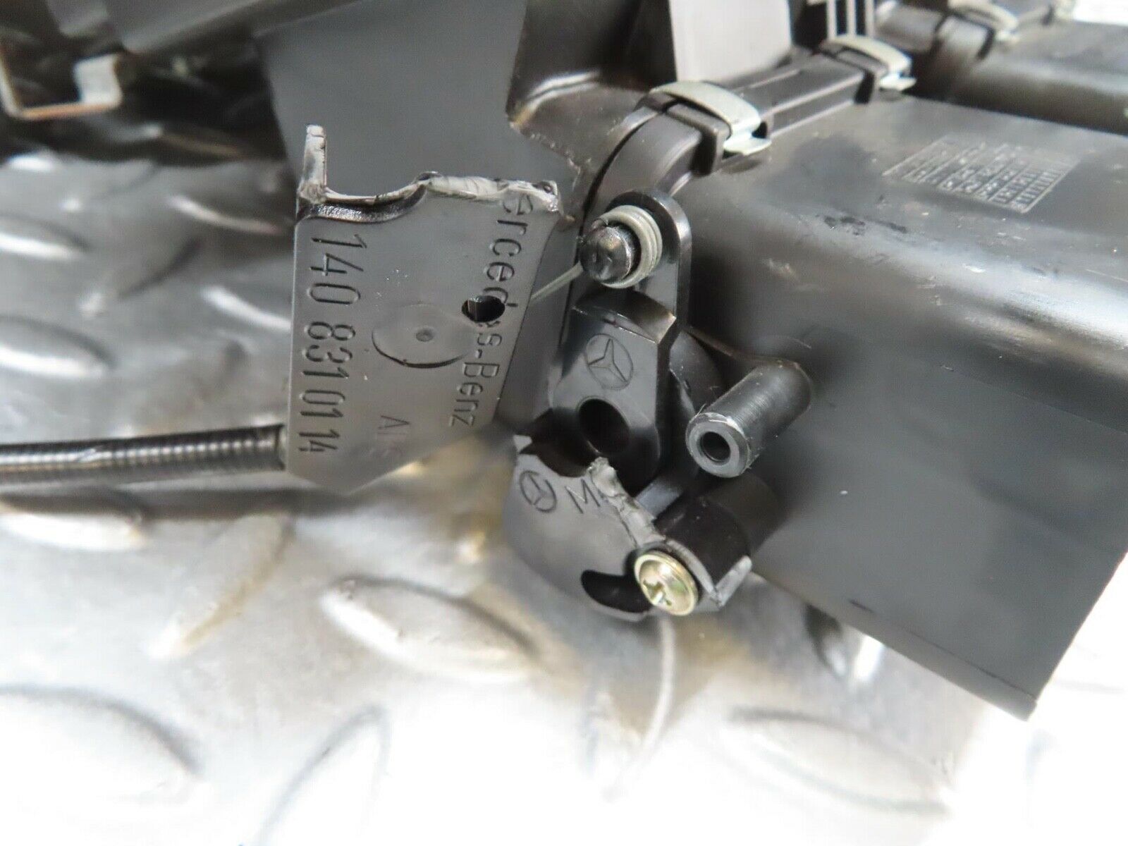 15106 Mercedes-Benz W140 S320 Heater Box Blower Housing Behr 1408303662