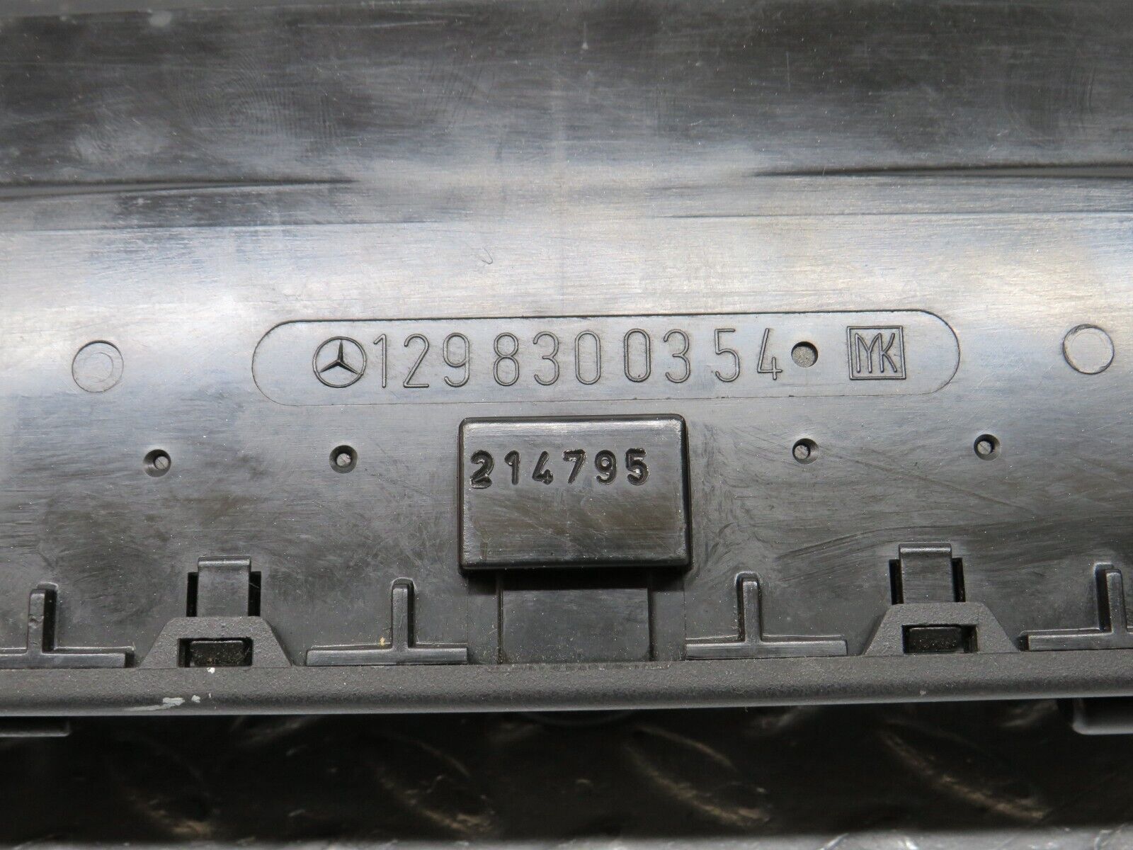 39395 Mercedes-Benz R129 320SL Coupe Dash Centre Air Vent 1298300354