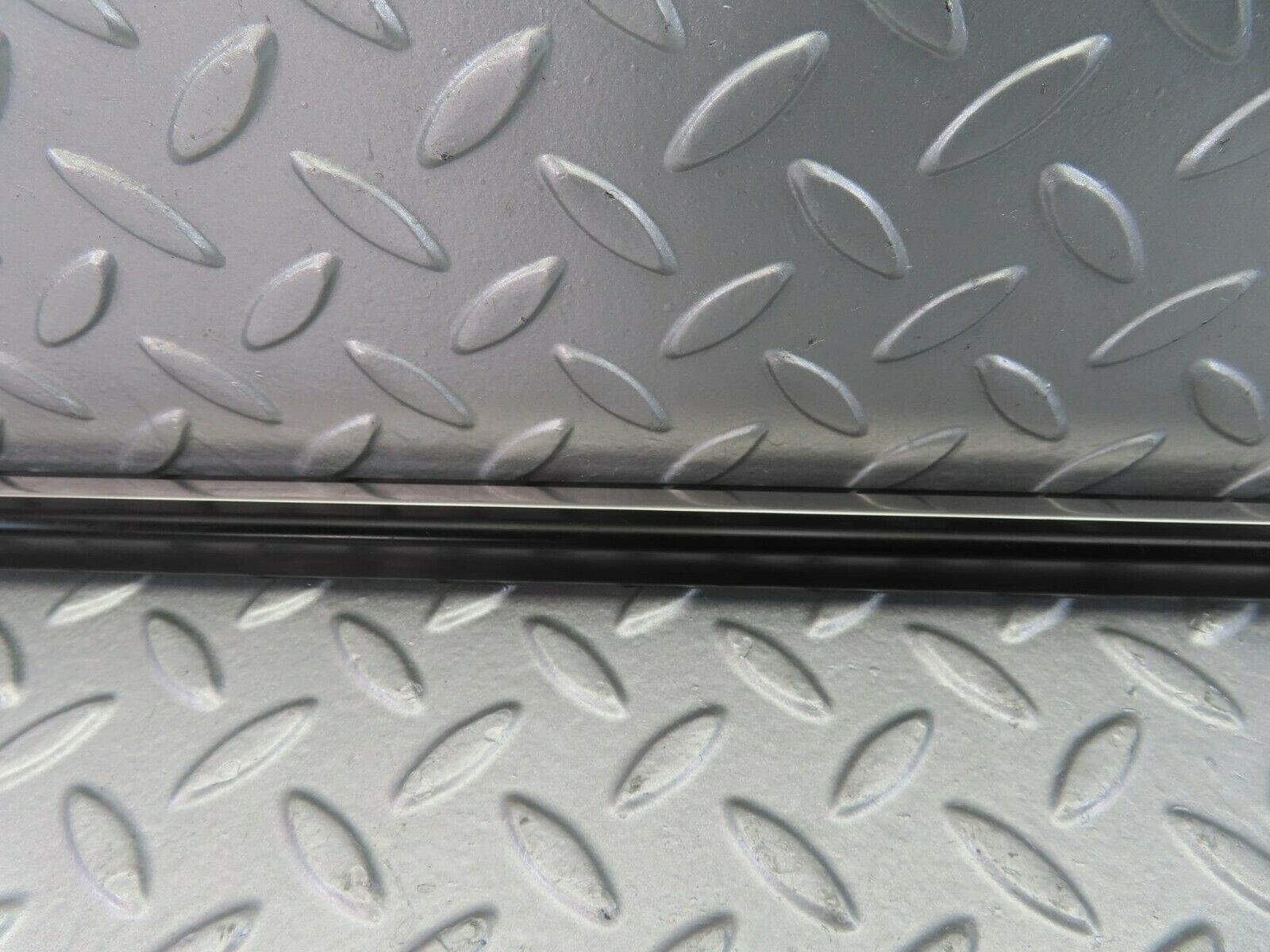 10245 Mercedes-Benz W123 Rear Left Door Centre Moulding Trim